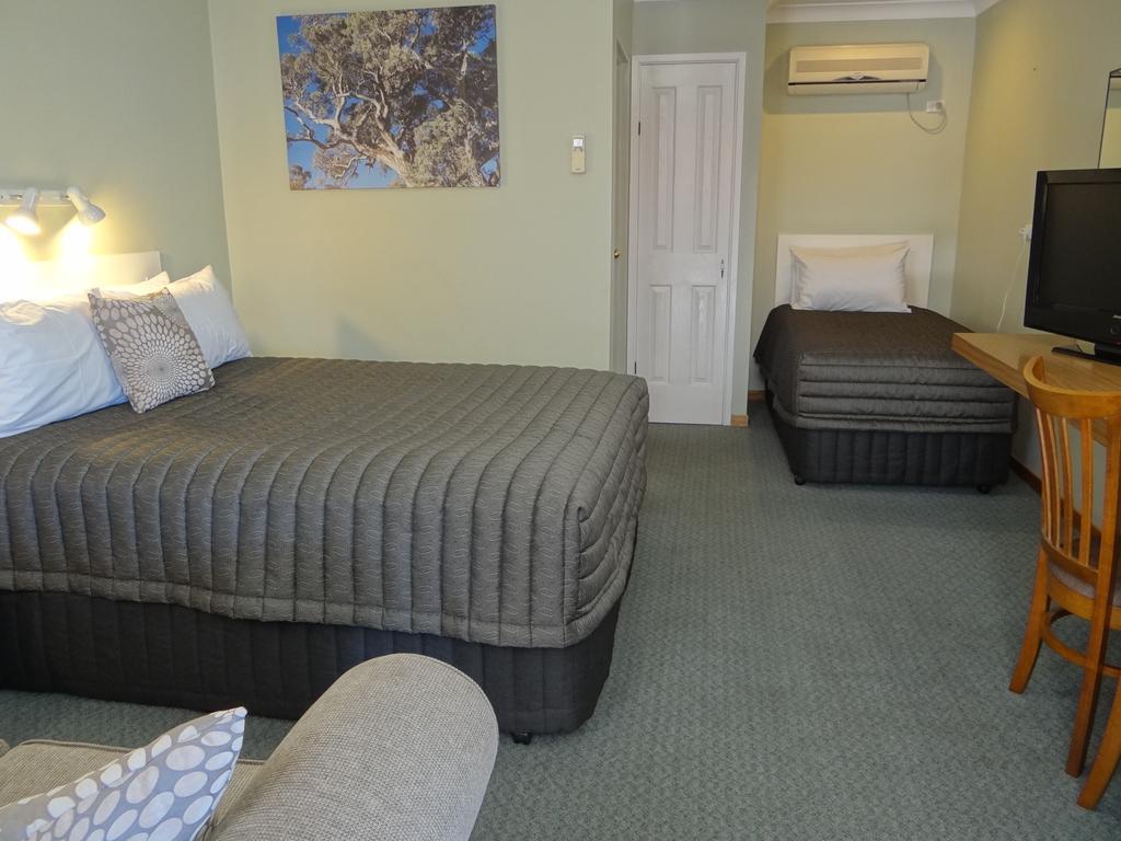 Roydons Motor Inn