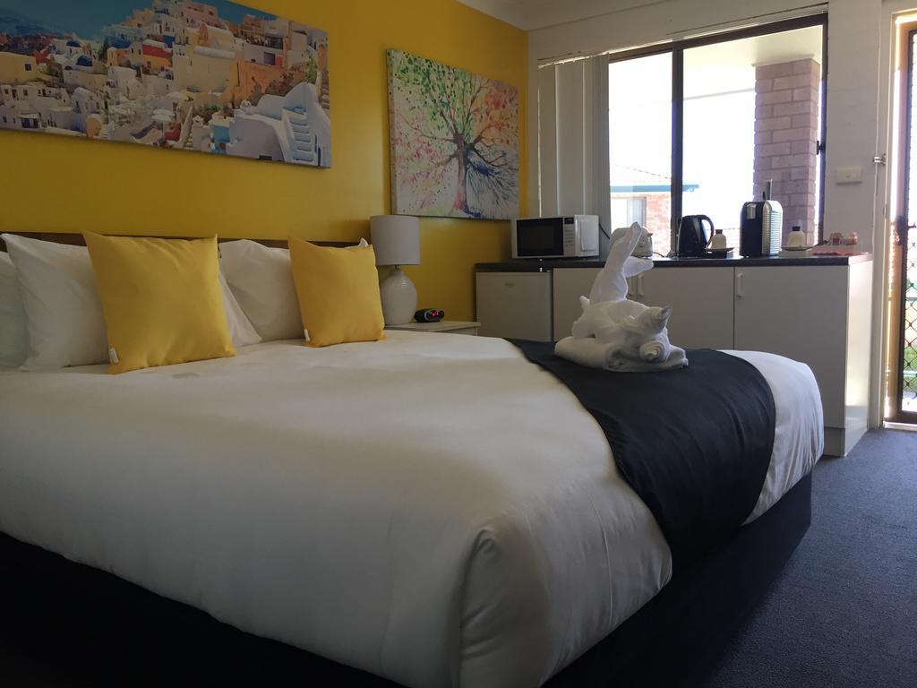 Crescent Motel