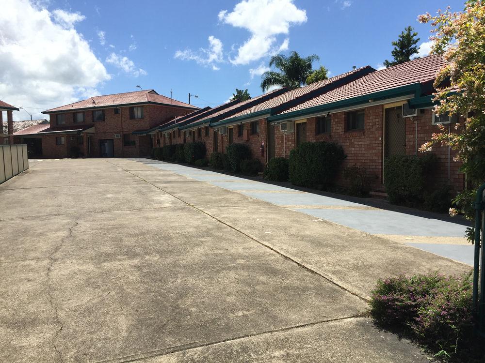 Crescent Motel