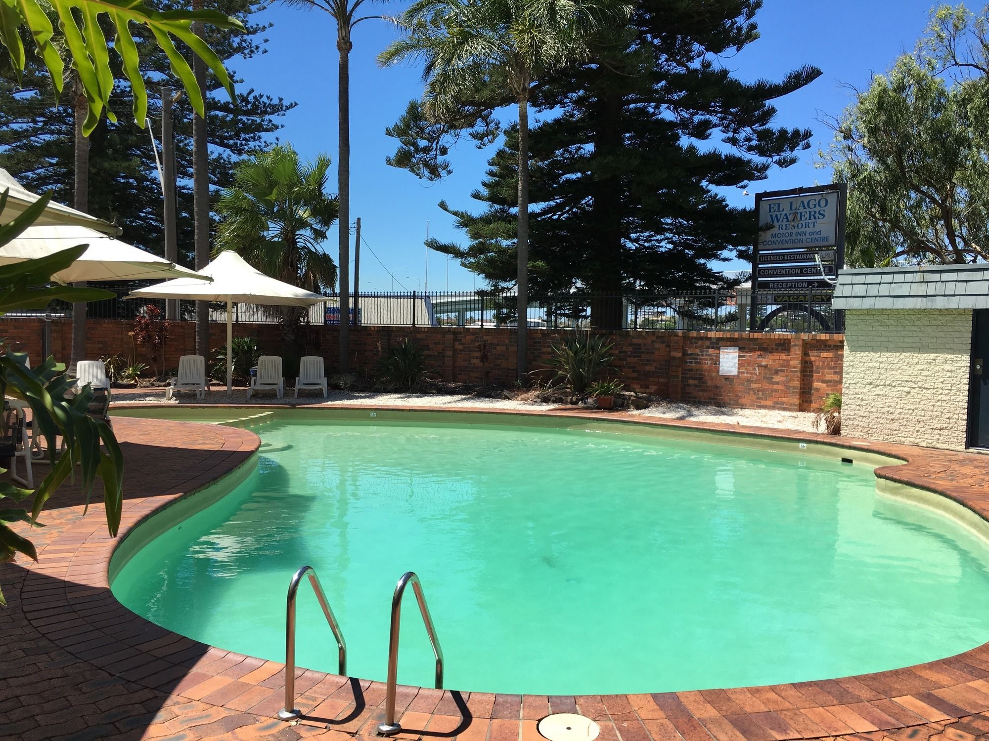 El Lago Waters Motel