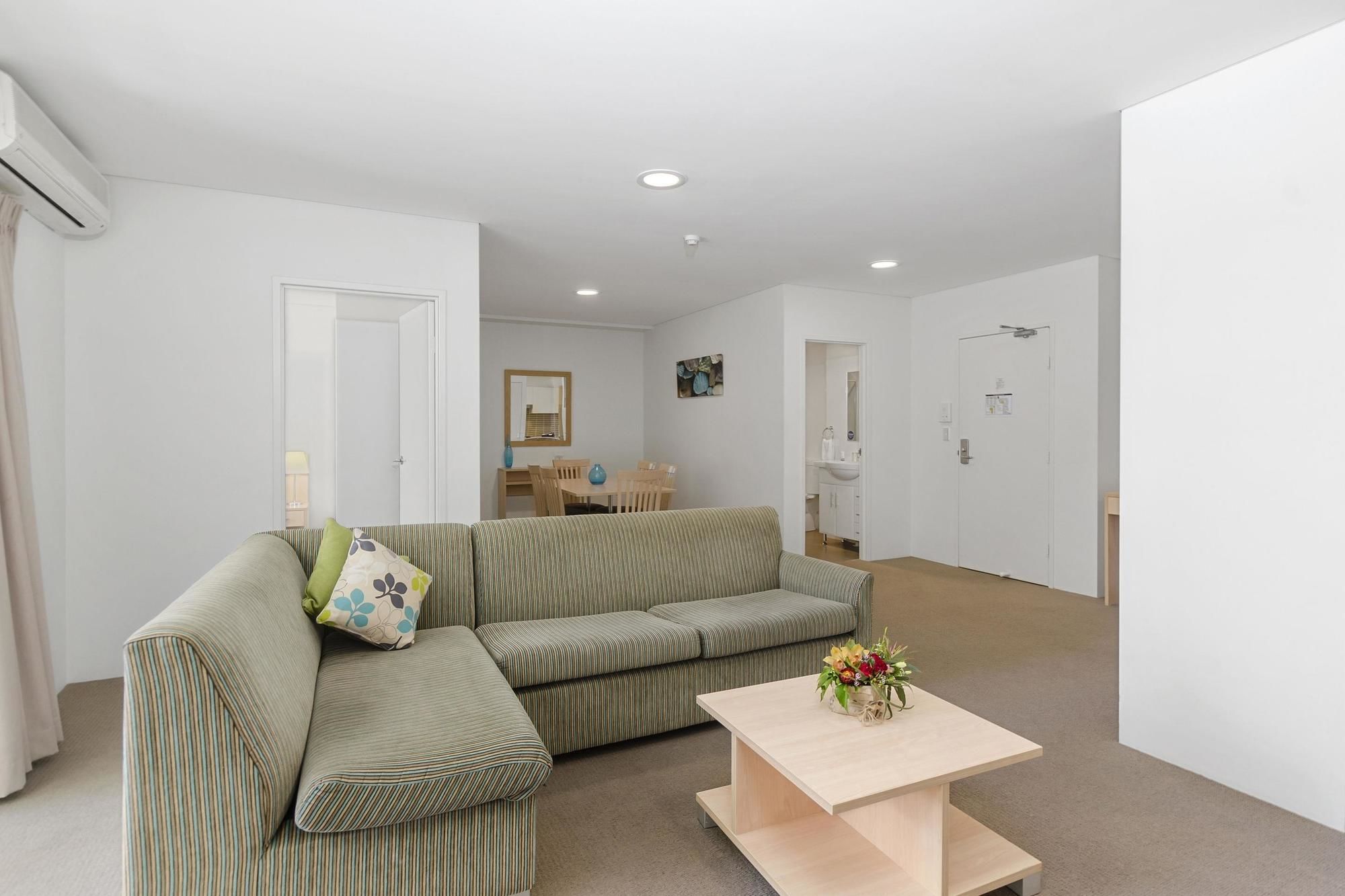 Quality Suites Pioneer Sands