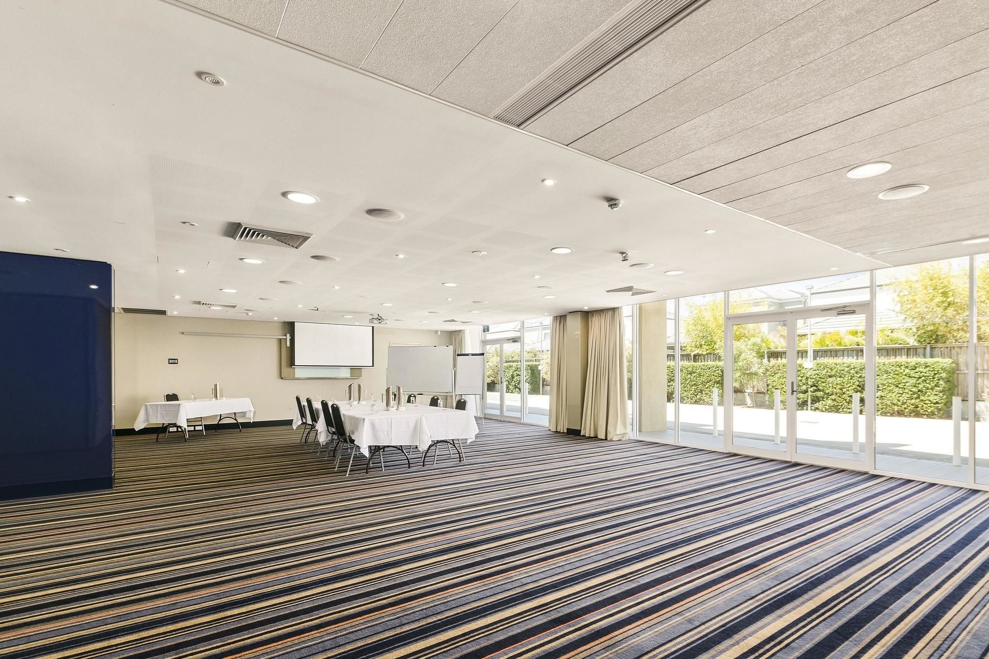 Quality Suites Pioneer Sands