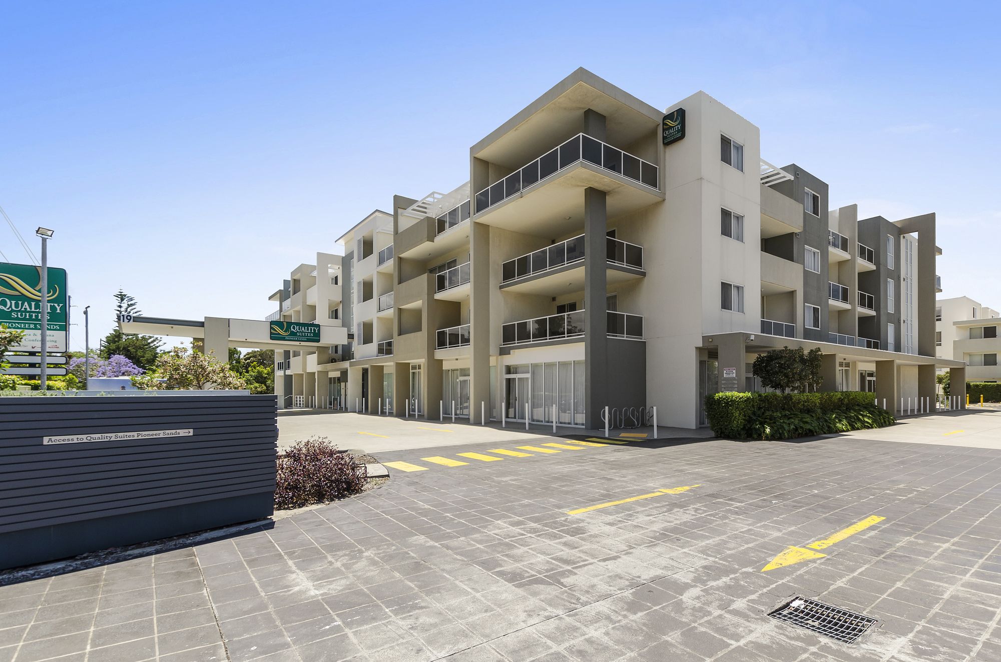 Quality Suites Pioneer Sands