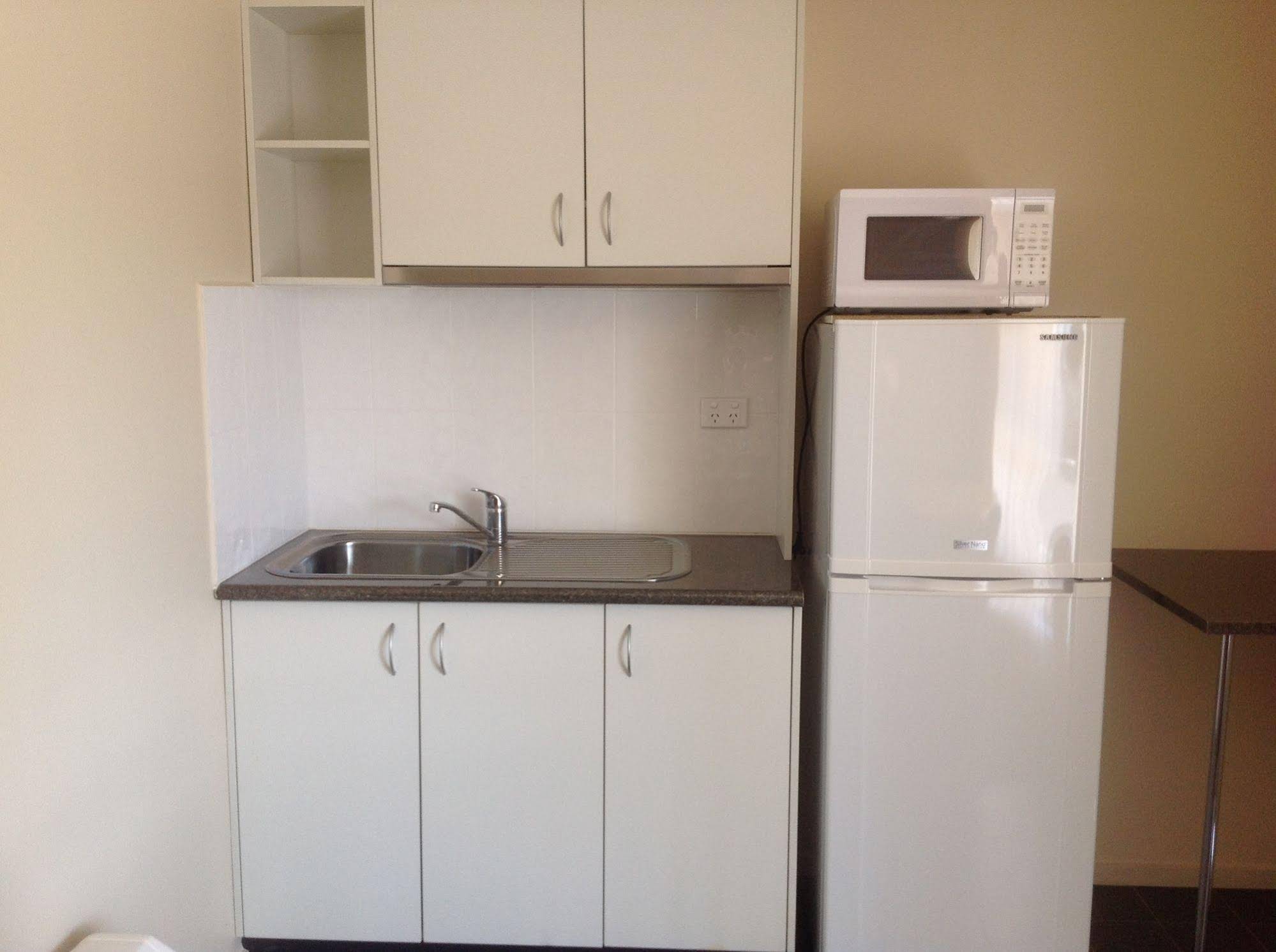 Ashton Townhouse Motel & Suites