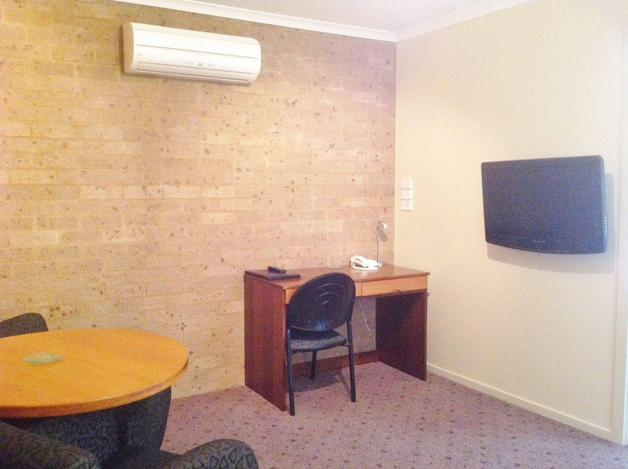 Ashton Townhouse Motel & Suites