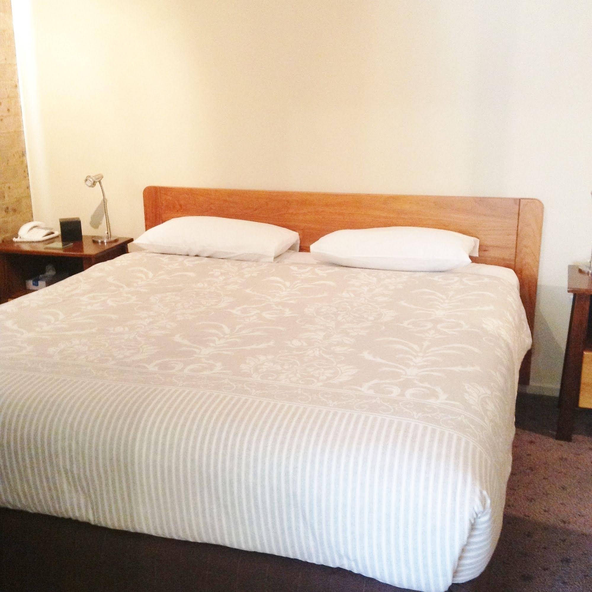 Ashton Townhouse Motel & Suites