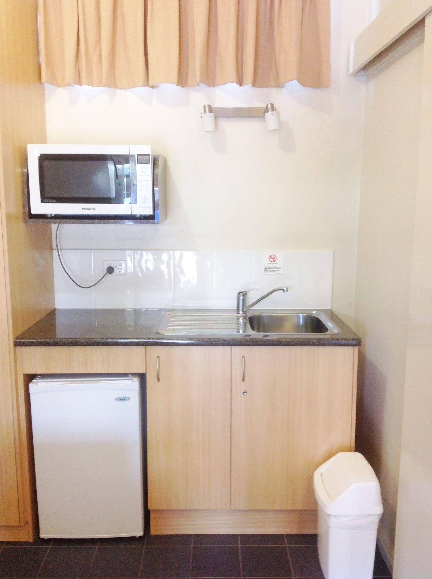 Ashton Townhouse Motel & Suites