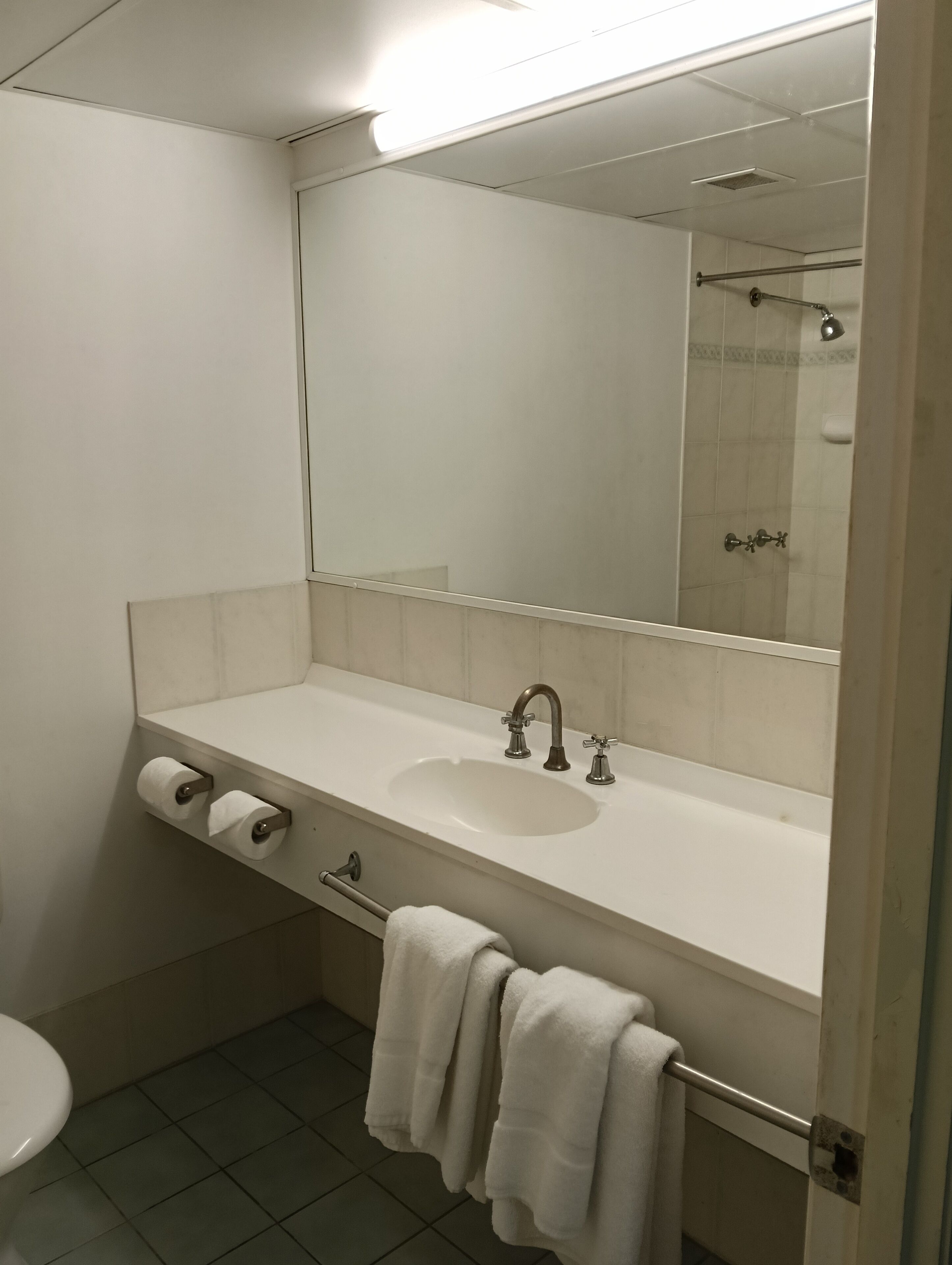 Bayswater Tweed Motel
