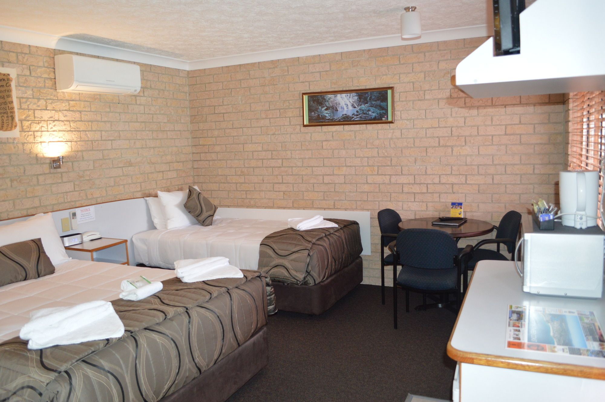 Kennedy Drive Airport Motel