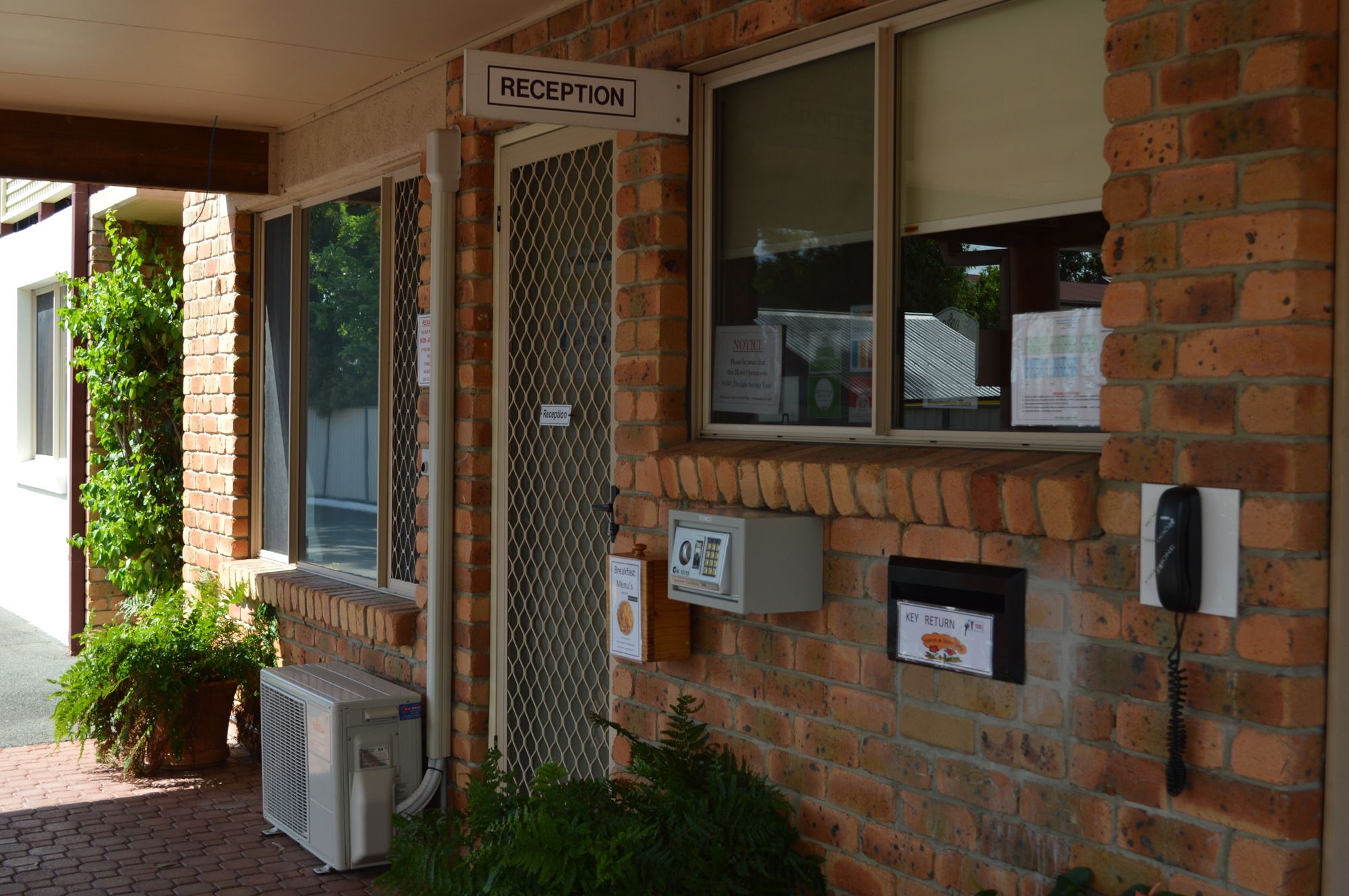 Kennedy Drive Airport Motel