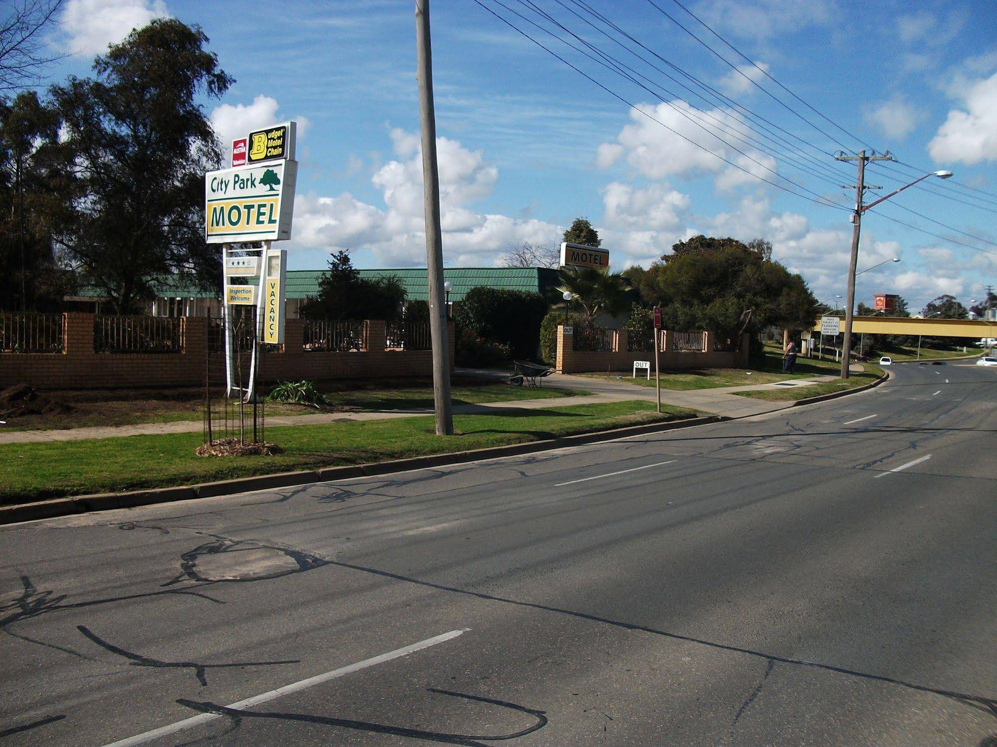 City Park Motel & Apartments