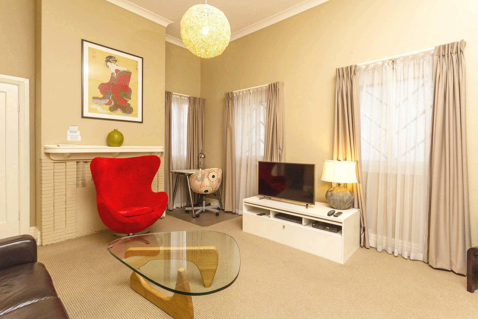 Globe Apartments