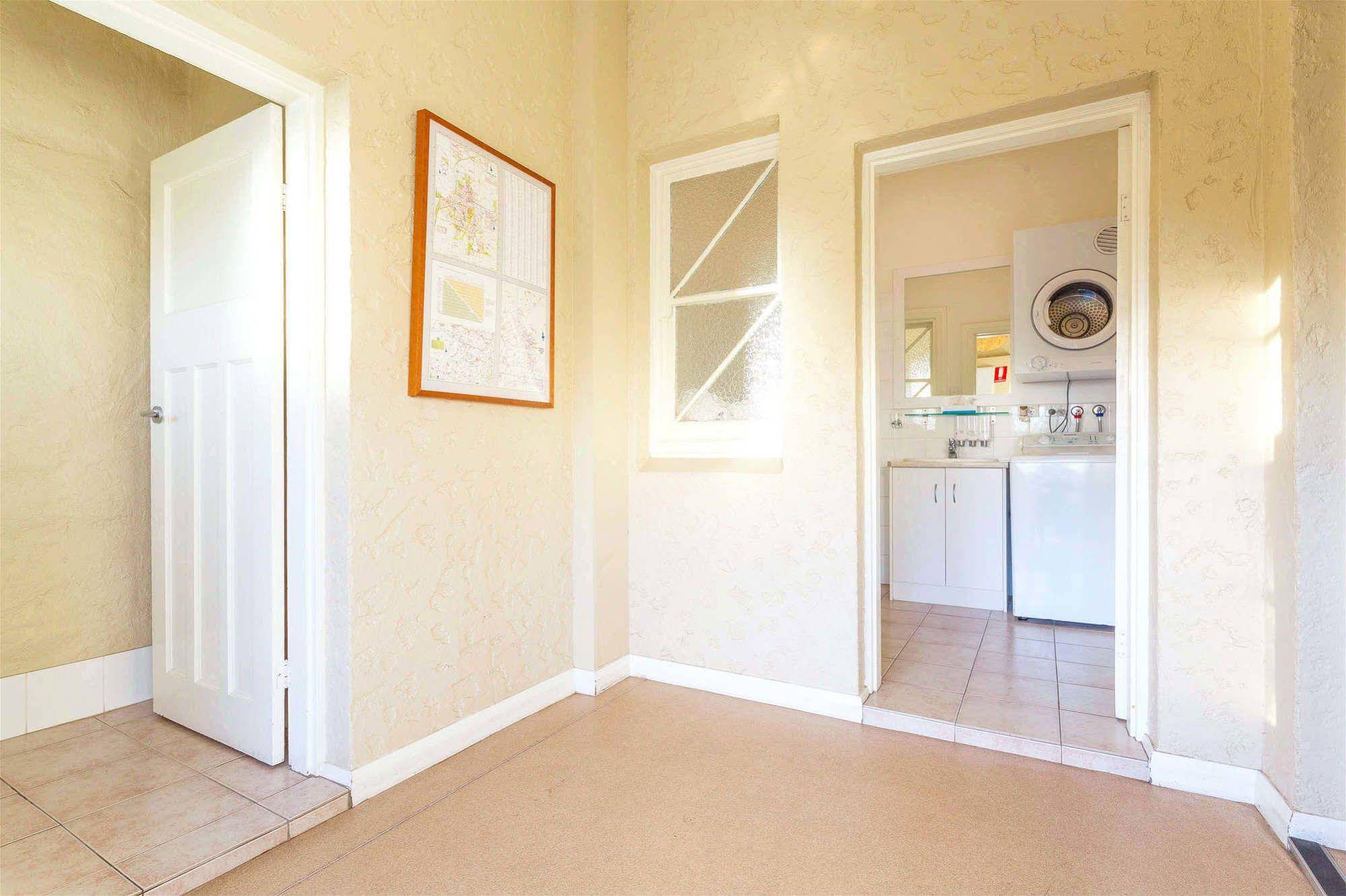 Globe Apartments