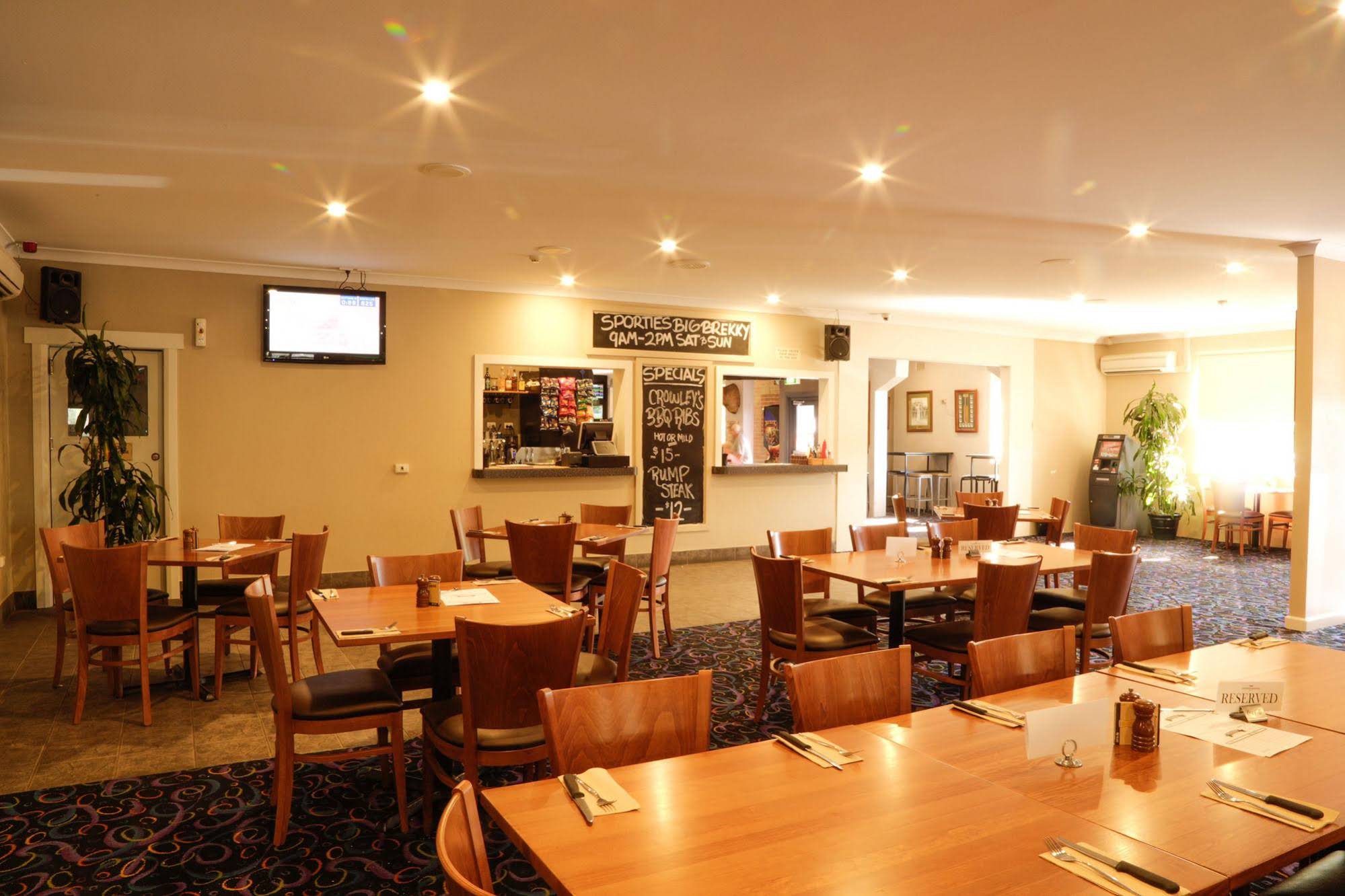 Sportsmens Club Hotel