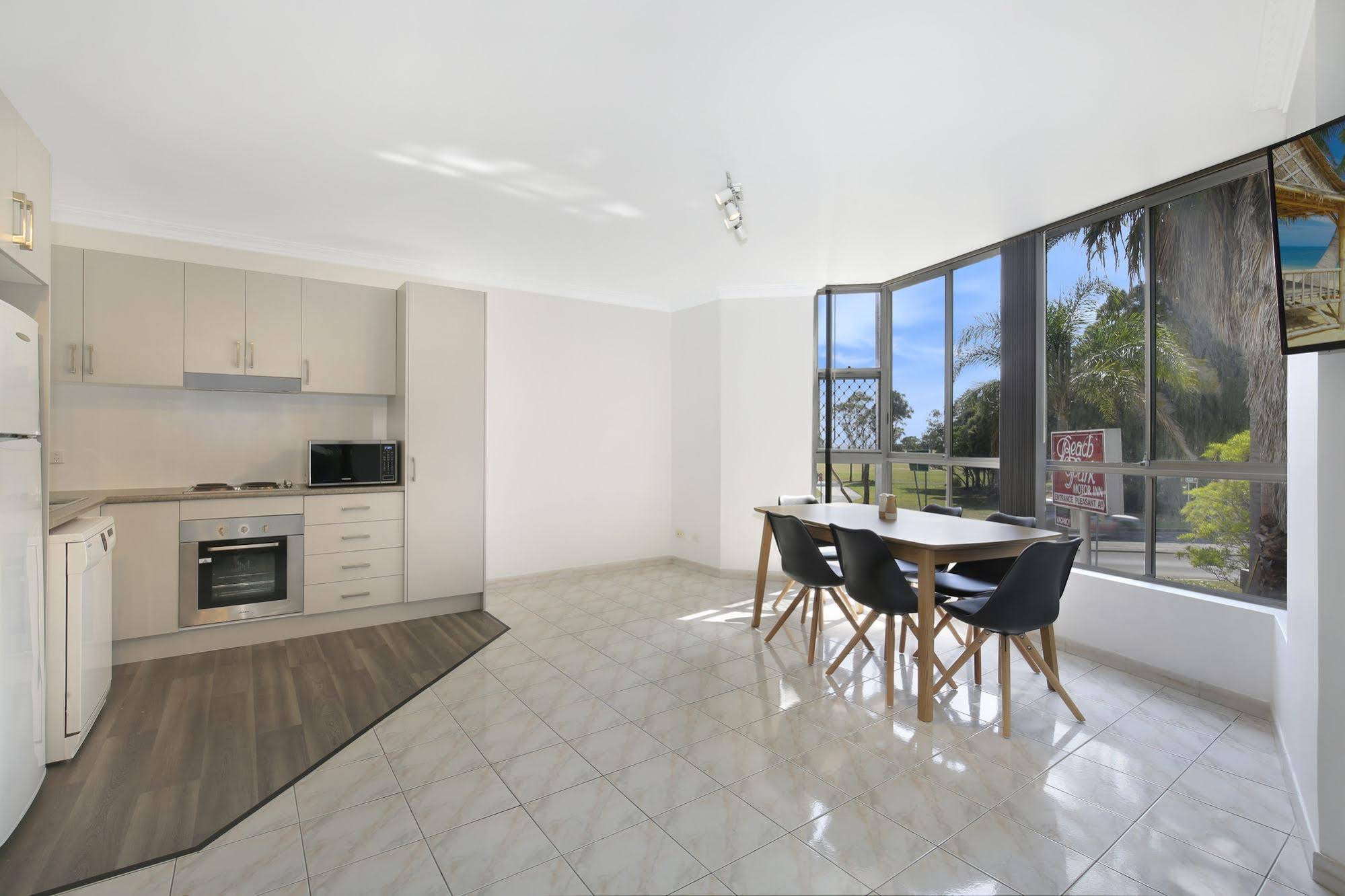 Beach Park Motor Inn