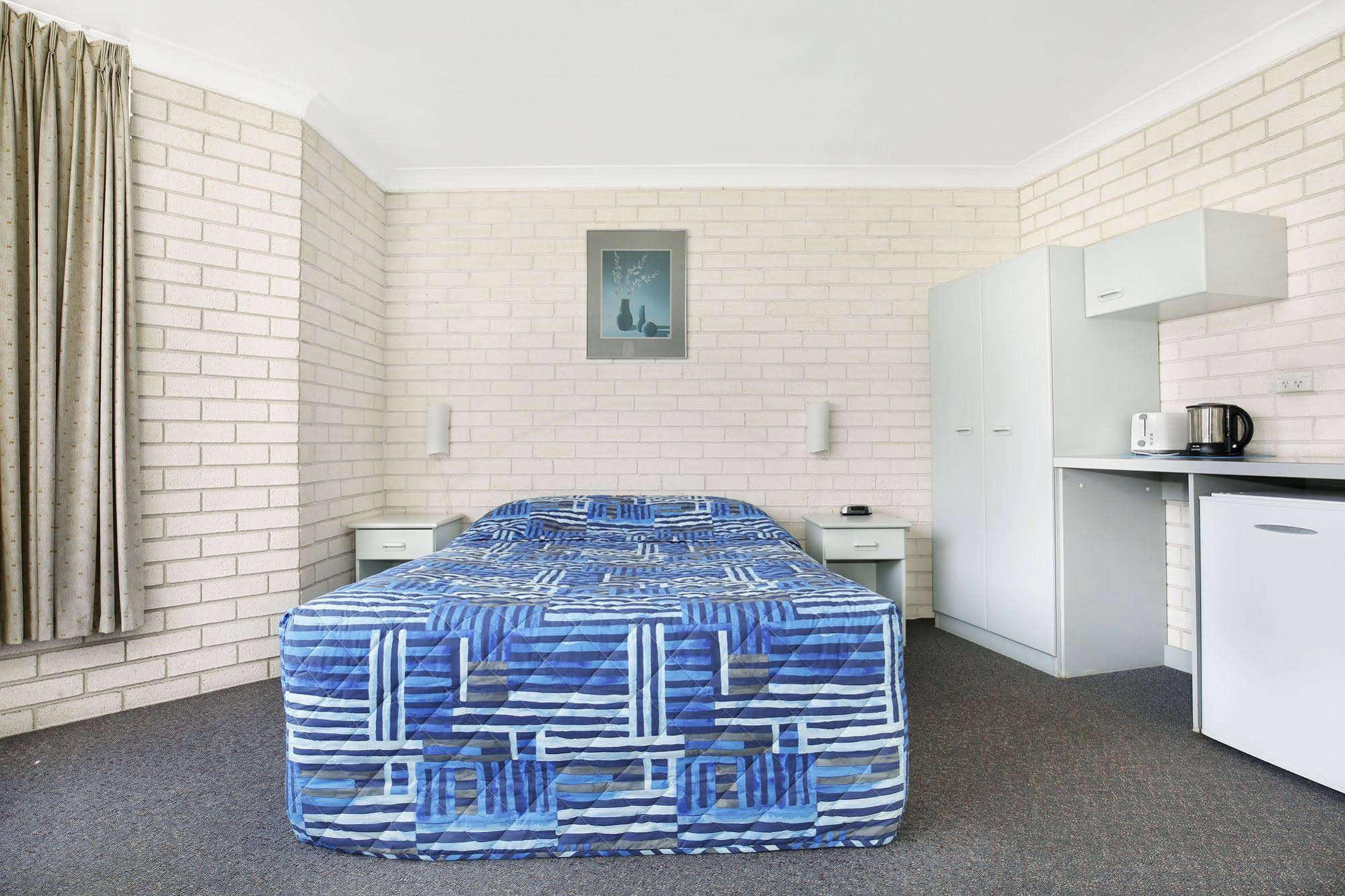 Beach Park Motor Inn