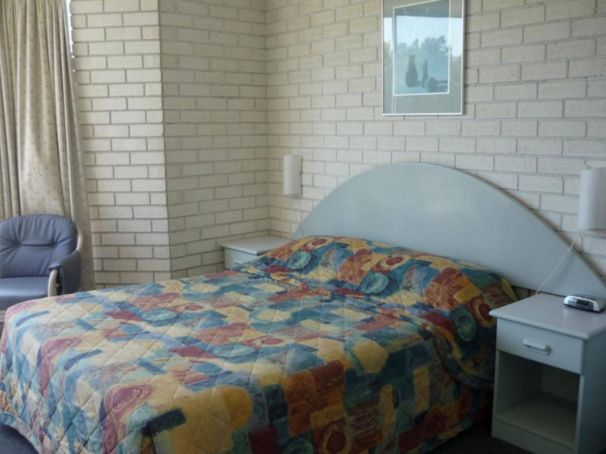 Beach Park Motor Inn