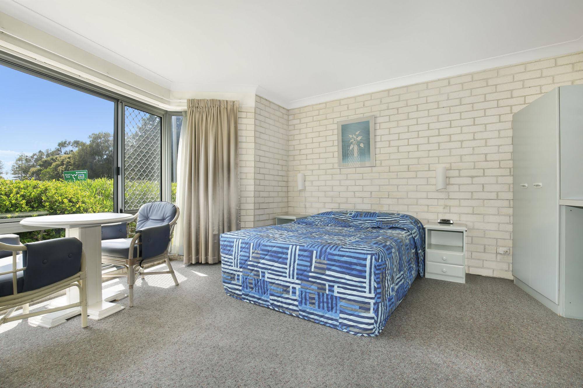 Beach Park Motor Inn