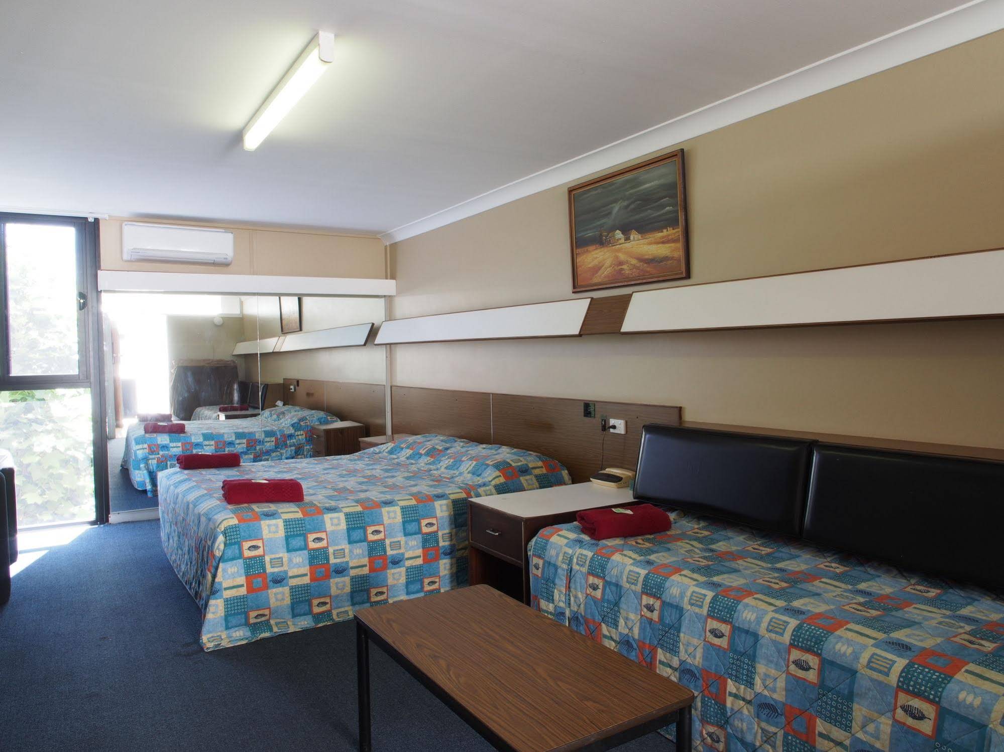 City Beach Motel