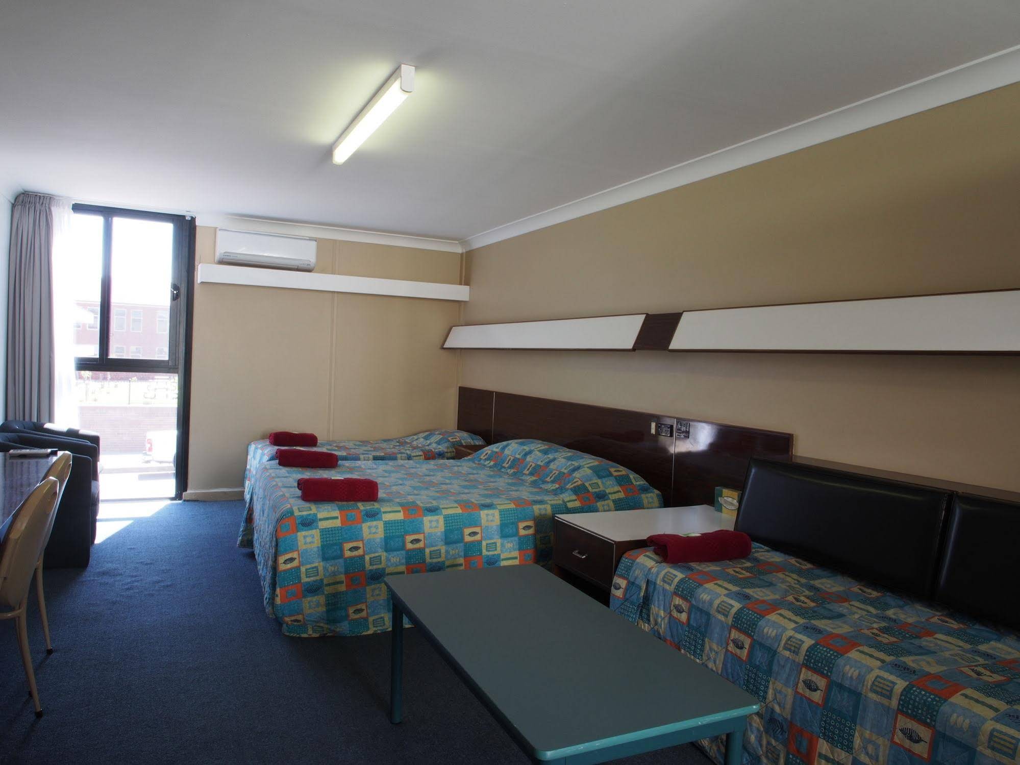 City Beach Motel