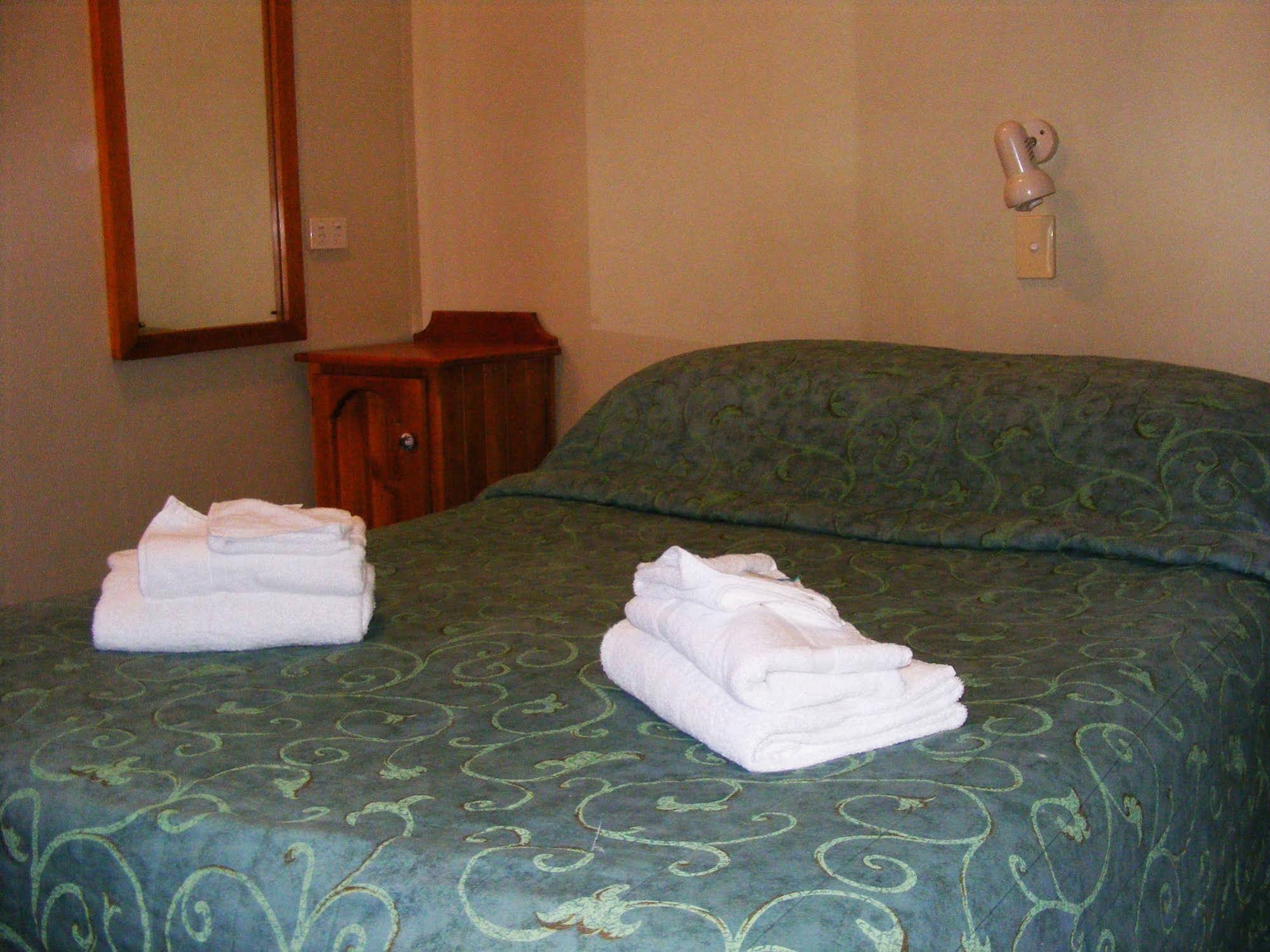Rod N Reel Hotel Motel Woodburn