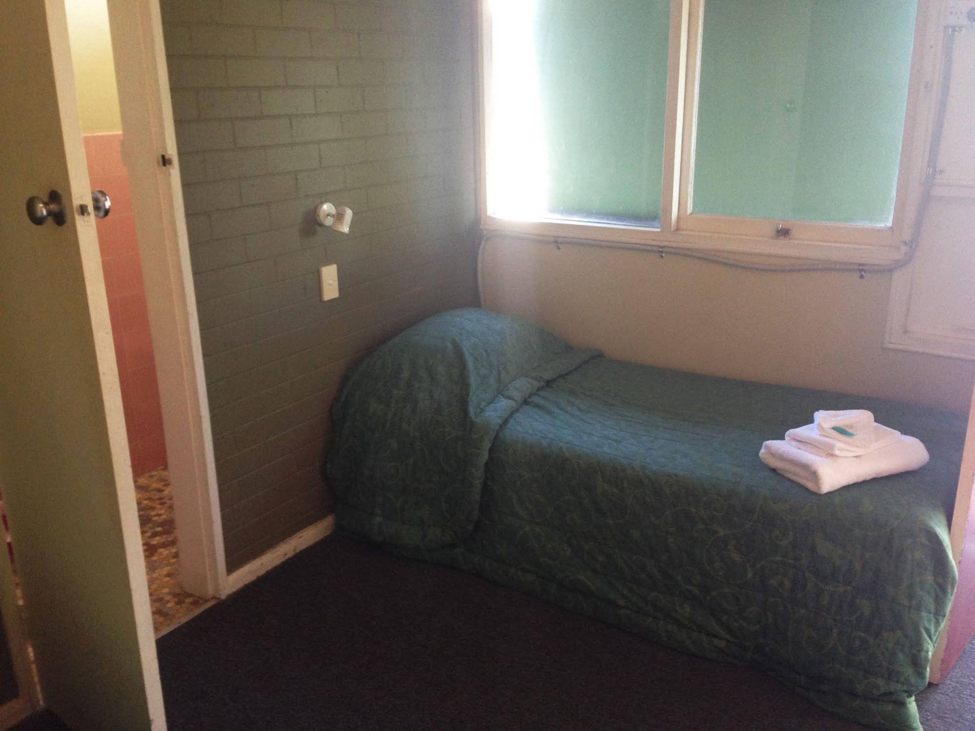 Rod N Reel Hotel Motel Woodburn