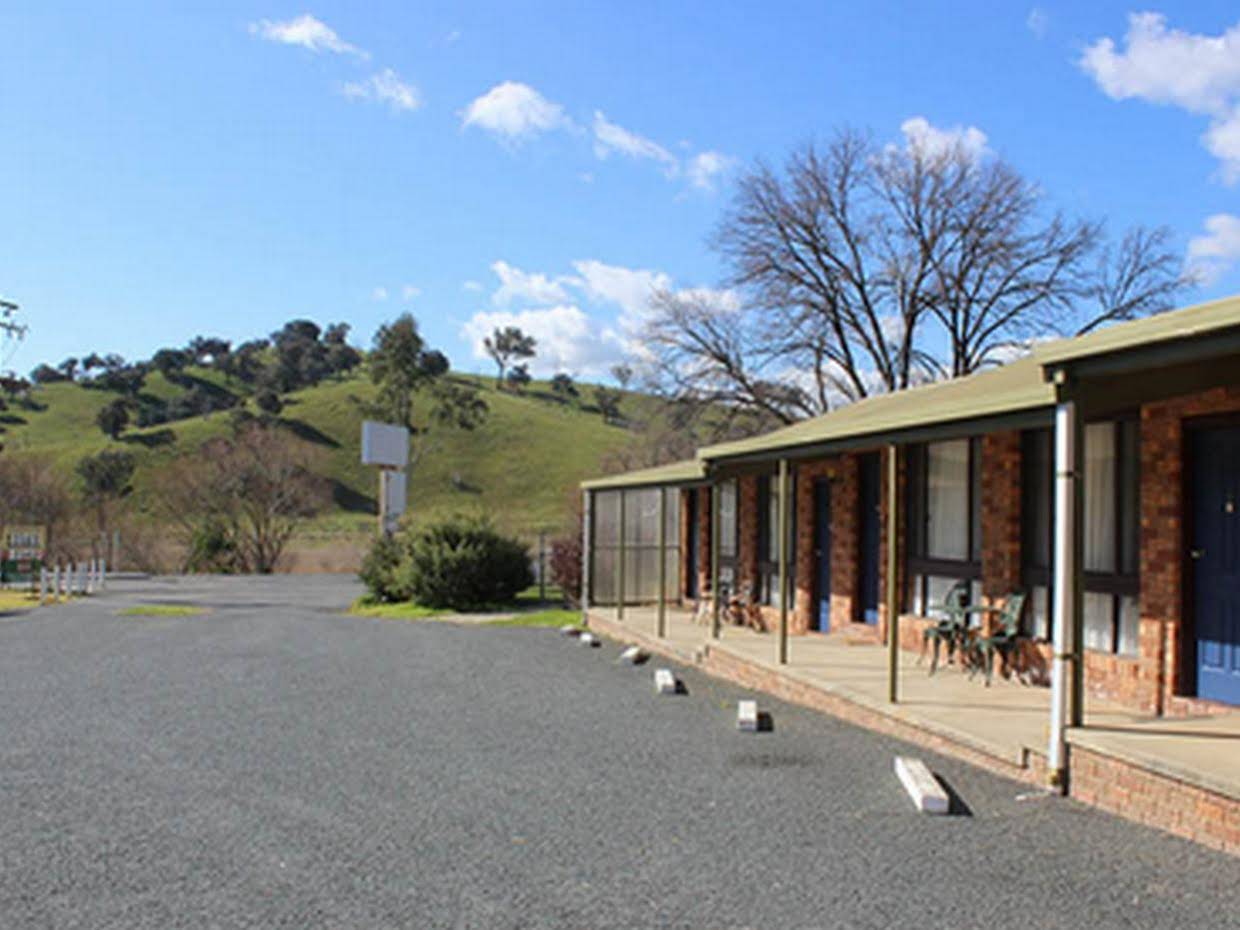 Woomargama Village Hotel Motel