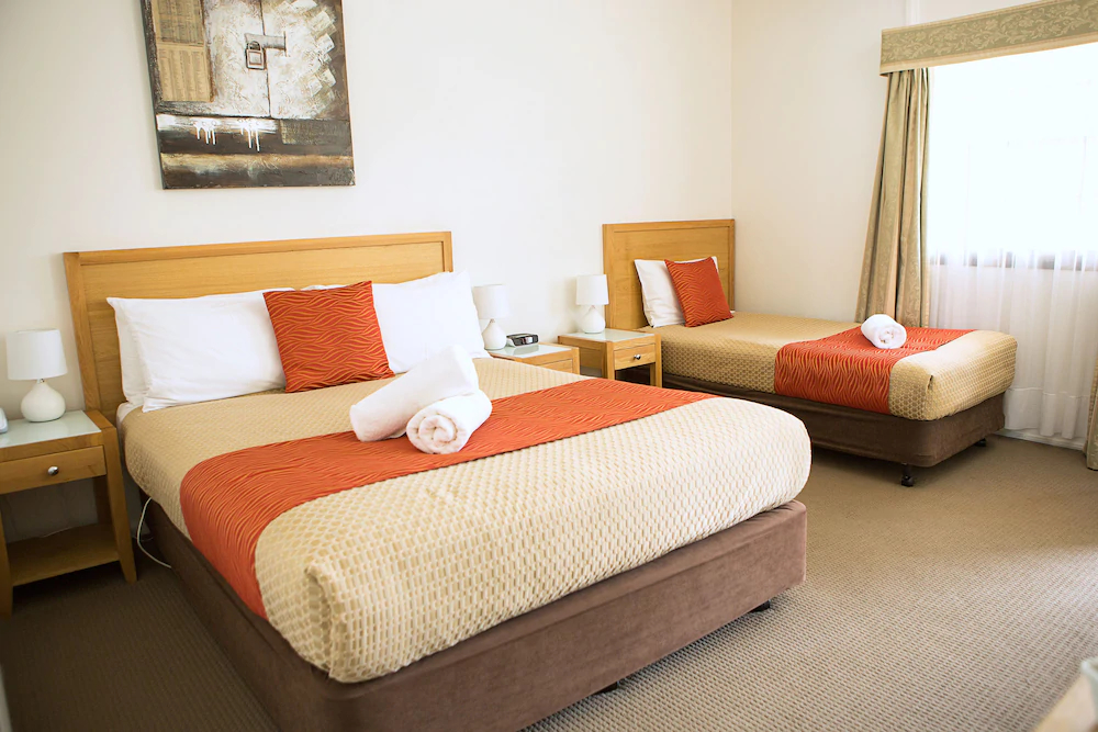 Colonial Lodge Motor Inn