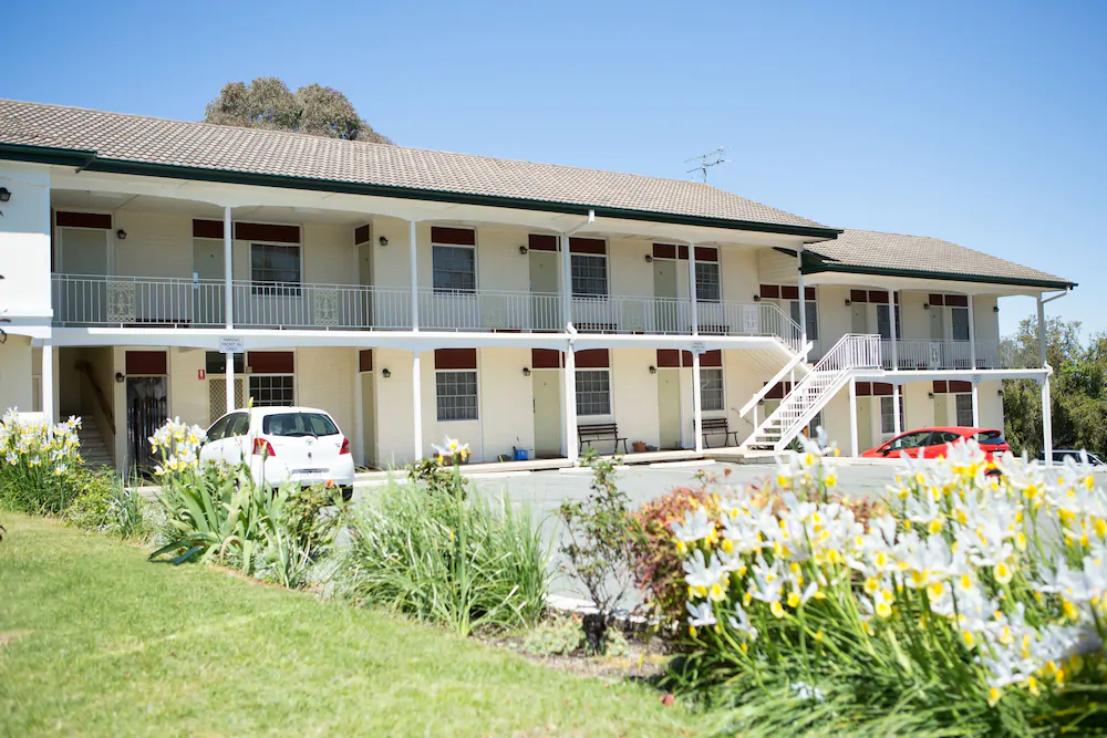 Colonial Lodge Motor Inn