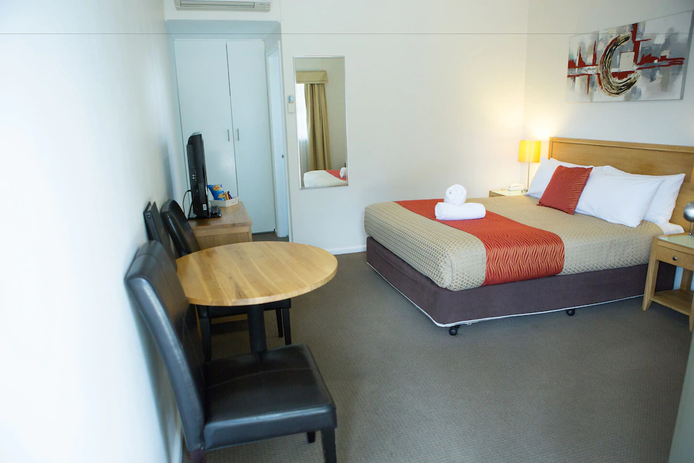 Colonial Lodge Motor Inn