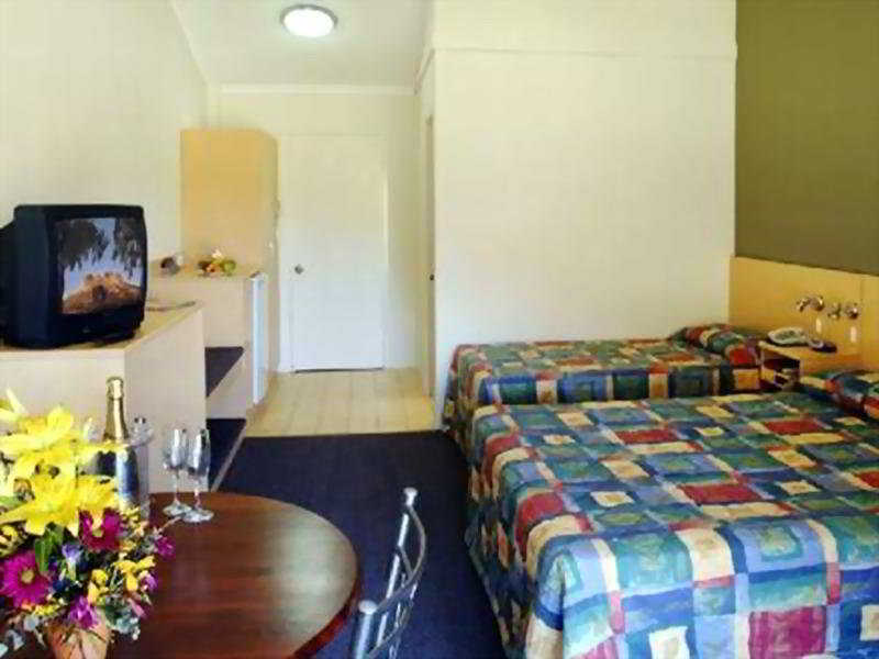 Heavitree Gap Outback Lodge