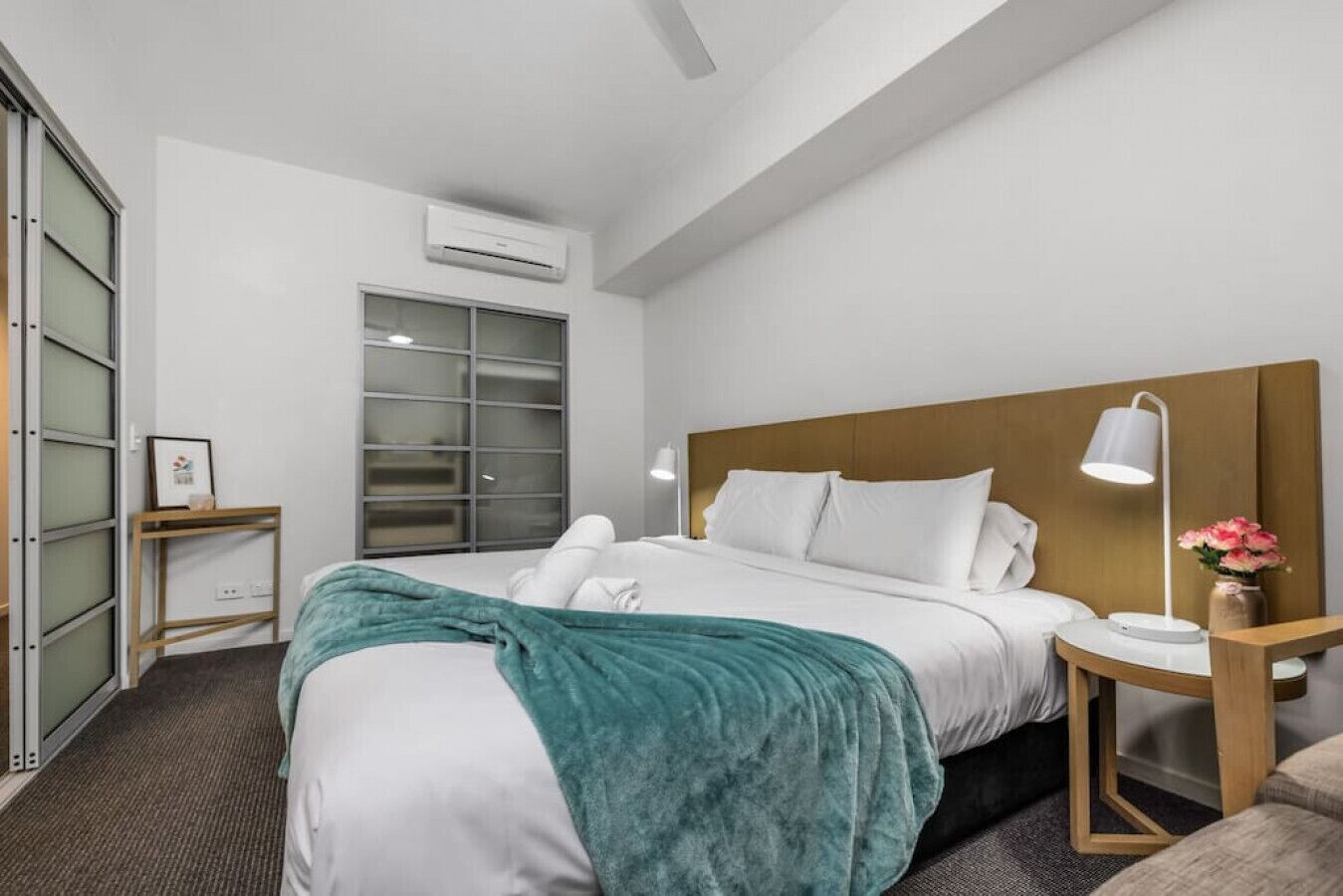 Signatures On Knuckey