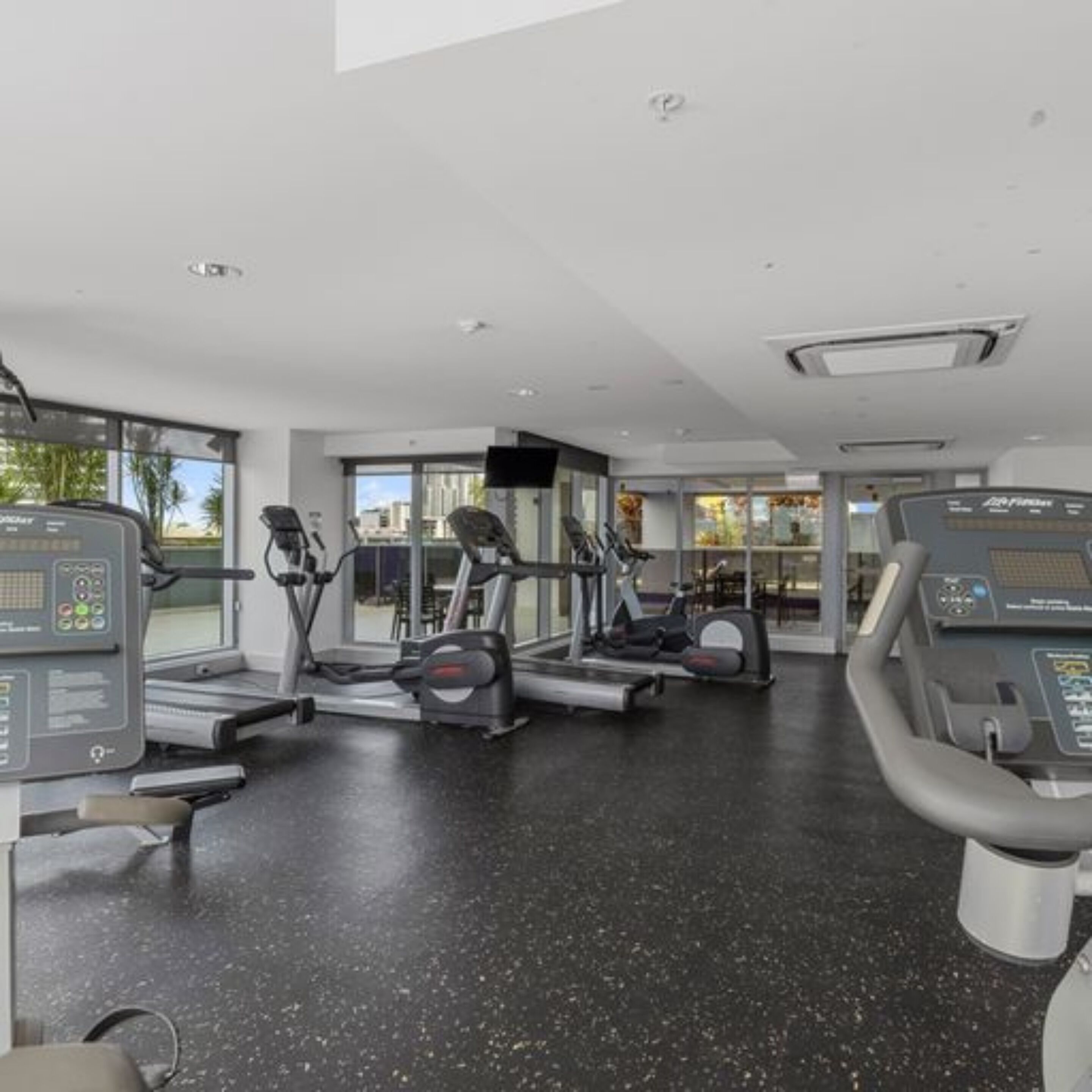 H on Mitchell Apartment Hotel