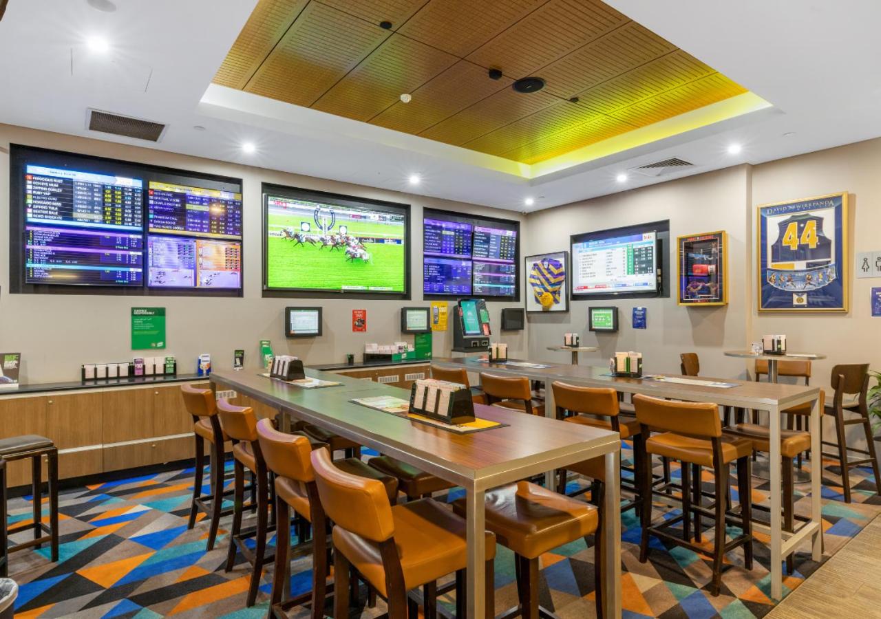 H on Mitchell Apartment Hotel