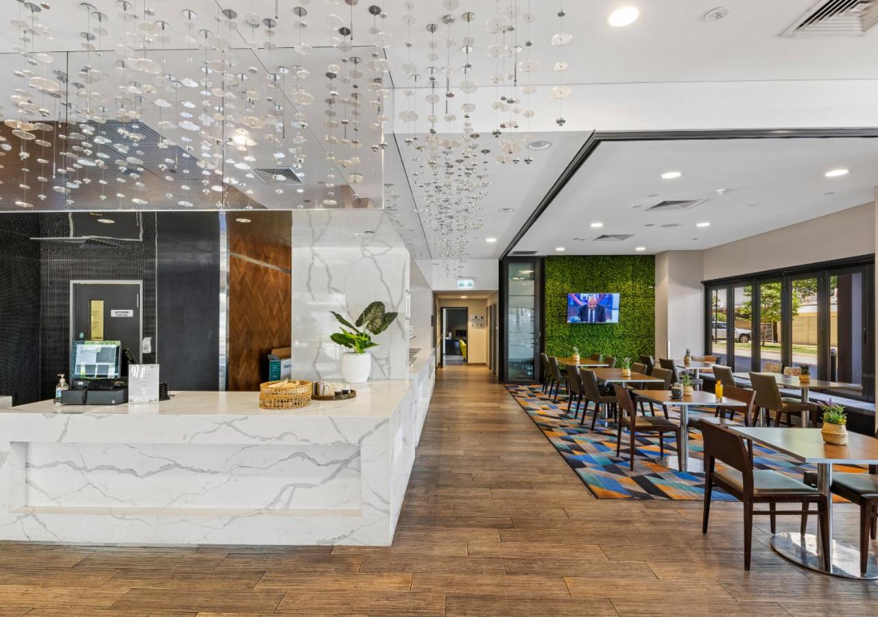 H on Mitchell Apartment Hotel