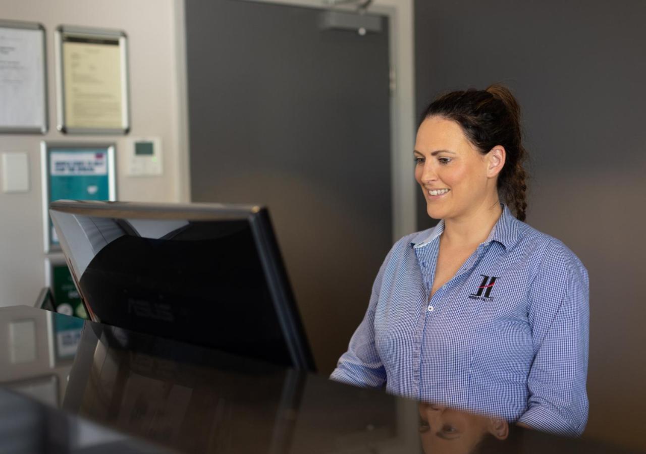 H on Mitchell Apartment Hotel