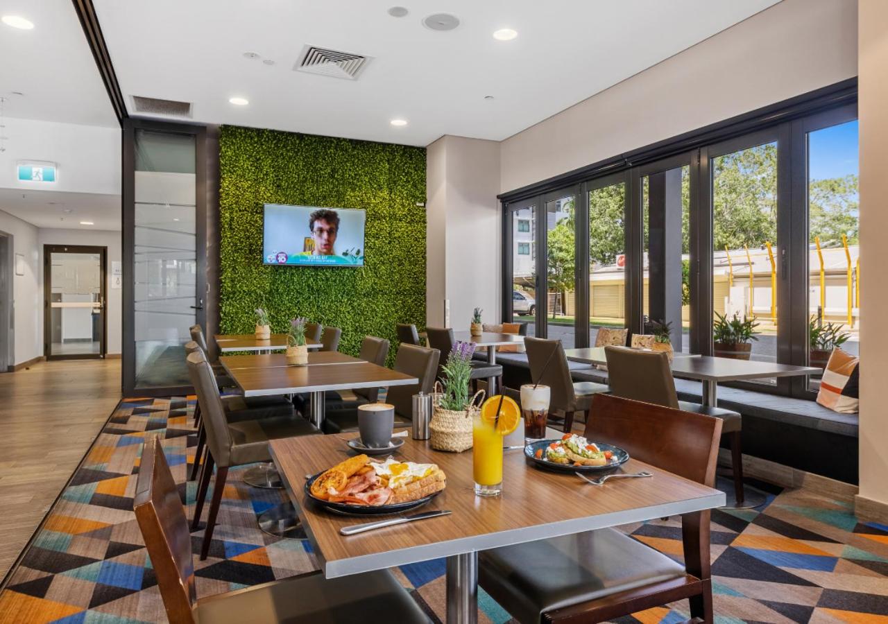 H on Mitchell Apartment Hotel