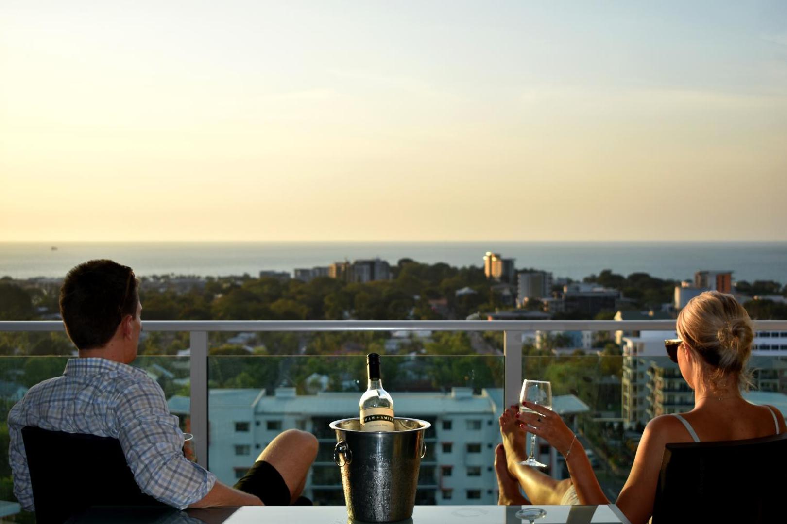 H on Mitchell Apartment Hotel