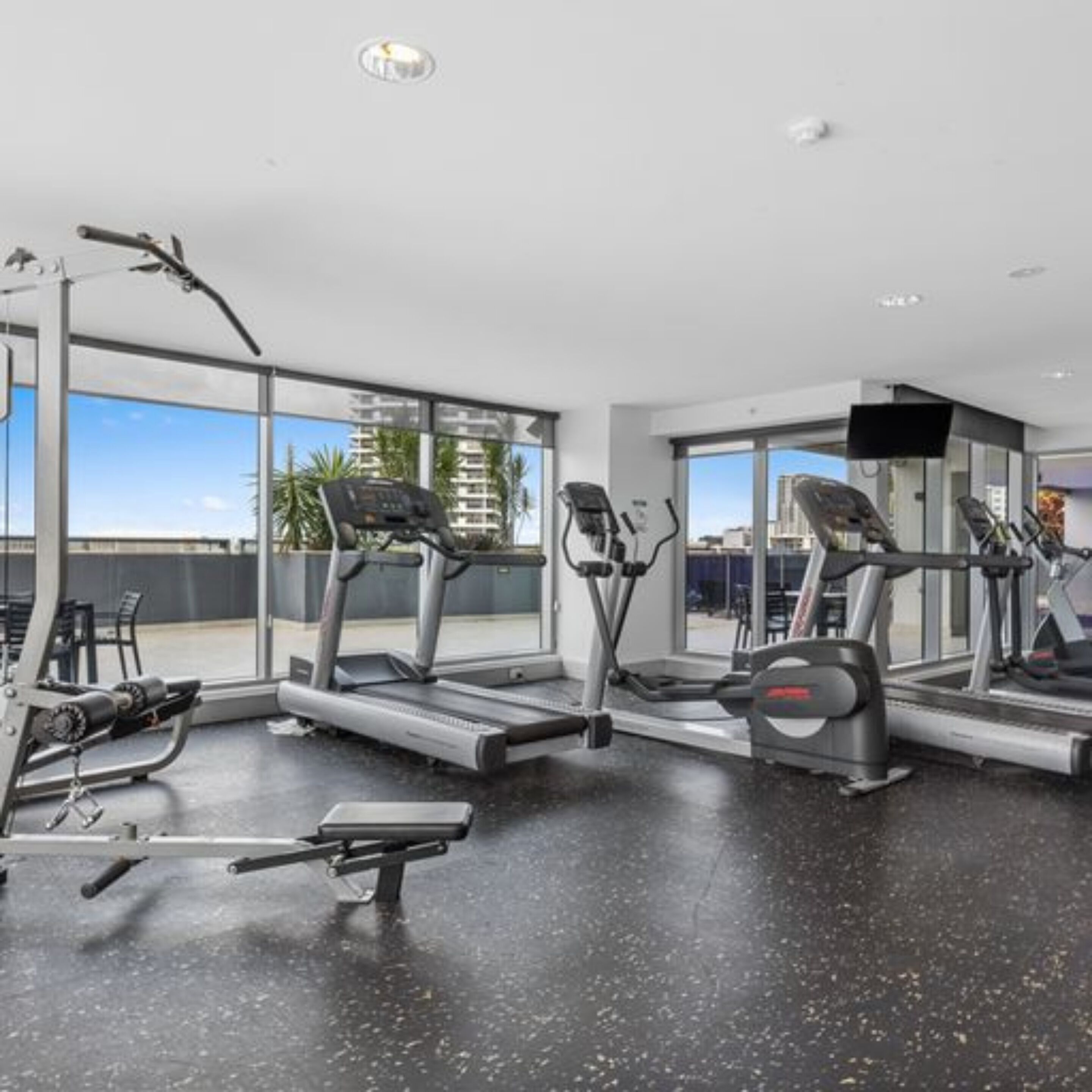 H on Mitchell Apartment Hotel