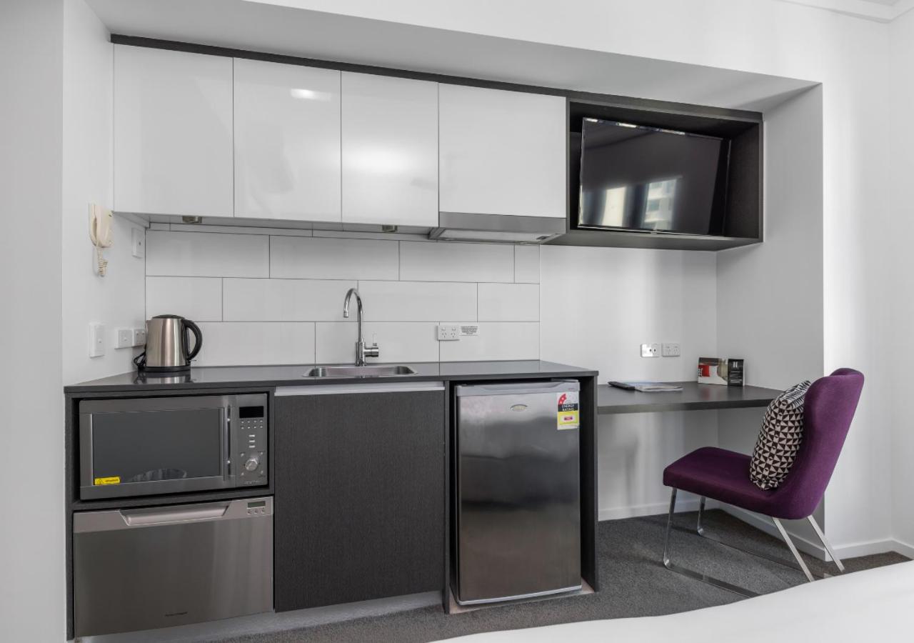 H on Mitchell Apartment Hotel