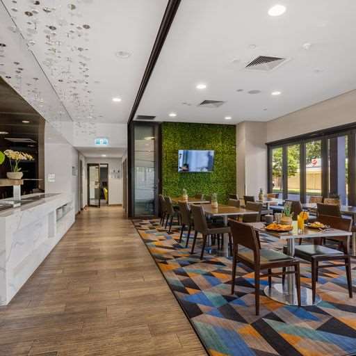 H on Mitchell Apartment Hotel