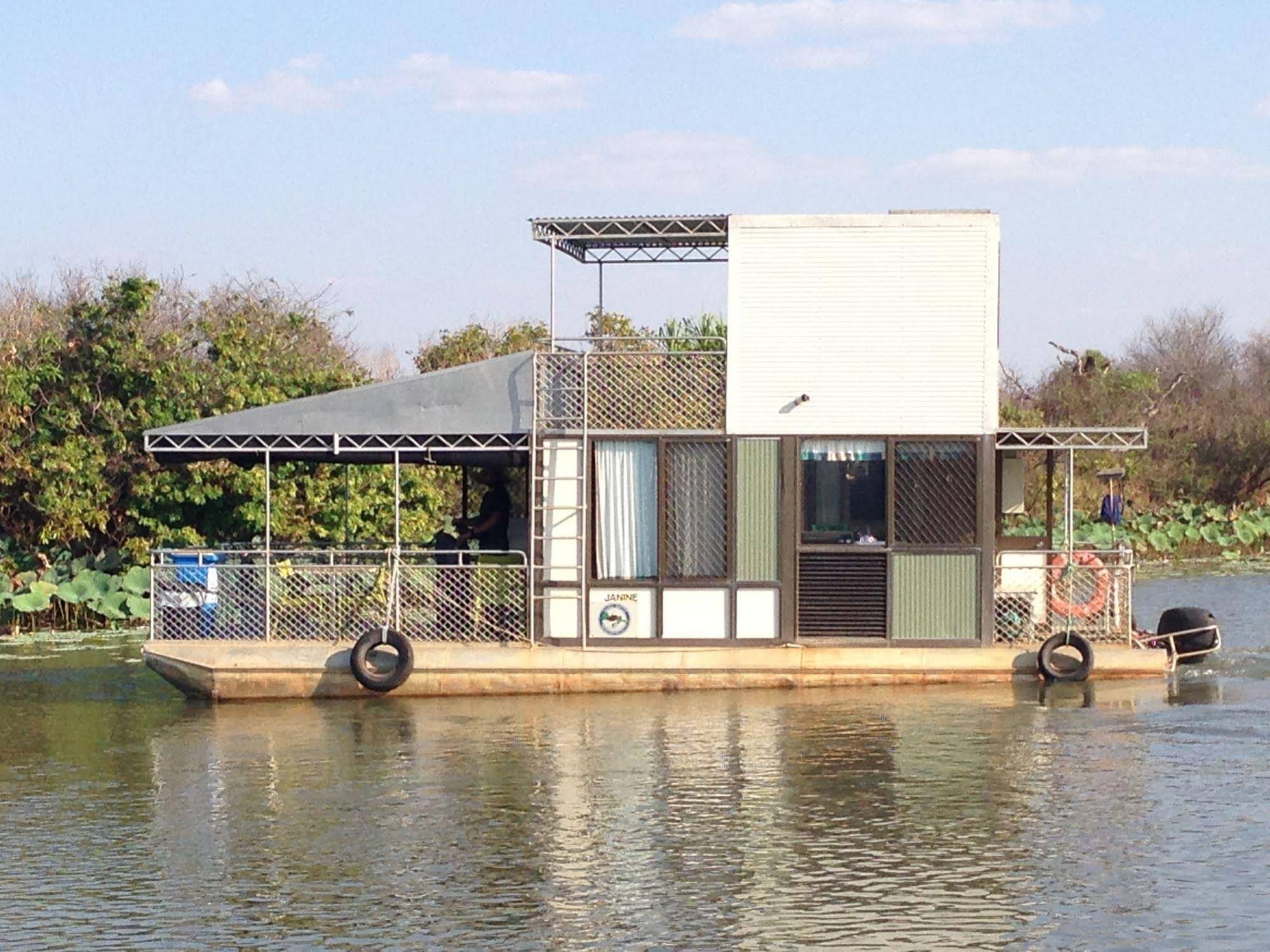 Mary River House Boats