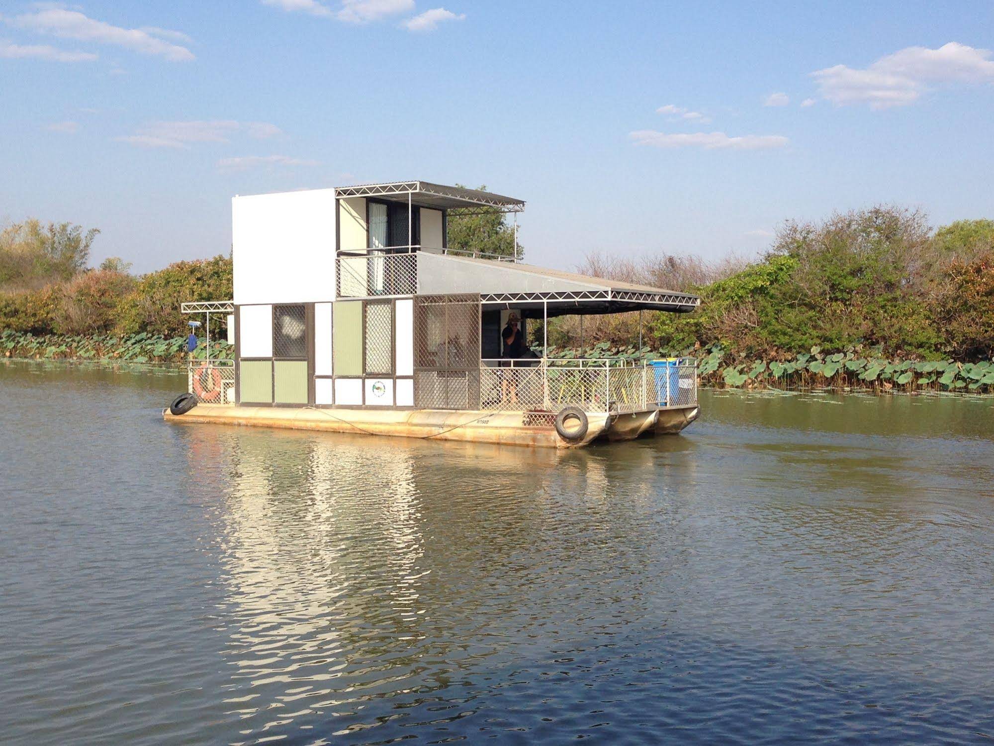 Mary River House Boats
