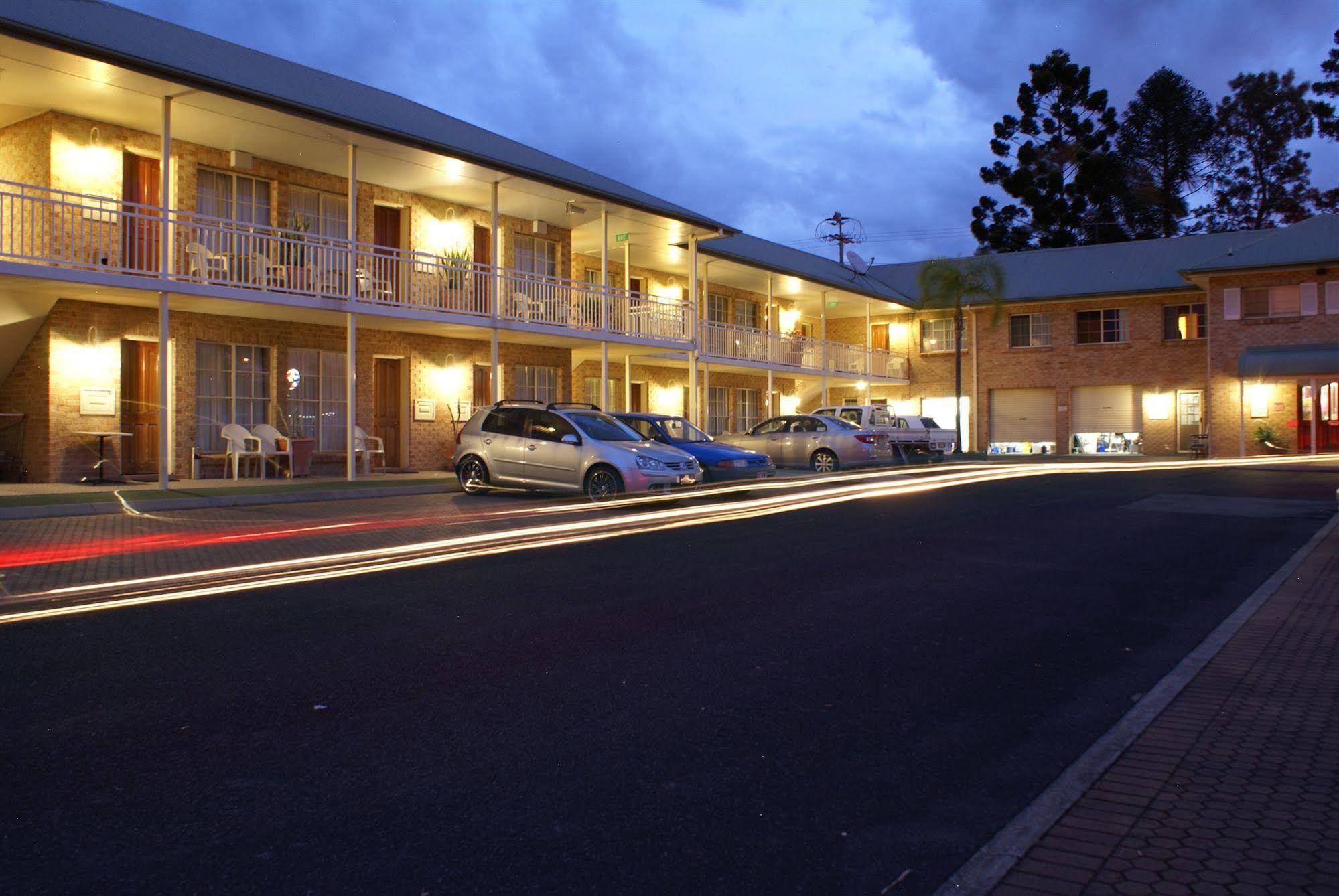 Coopers Colonial Motel