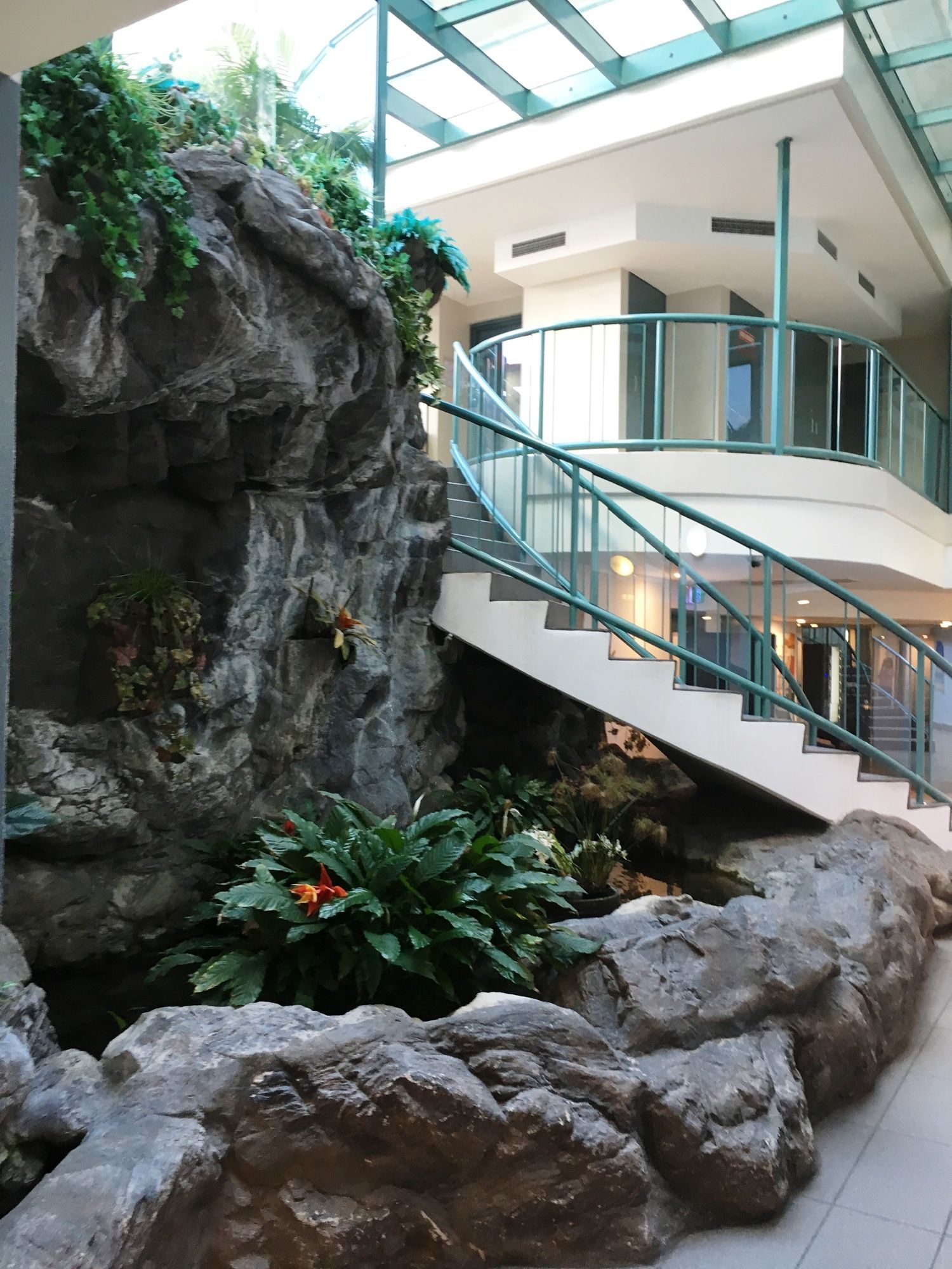 Grand Palais Beachside Resort