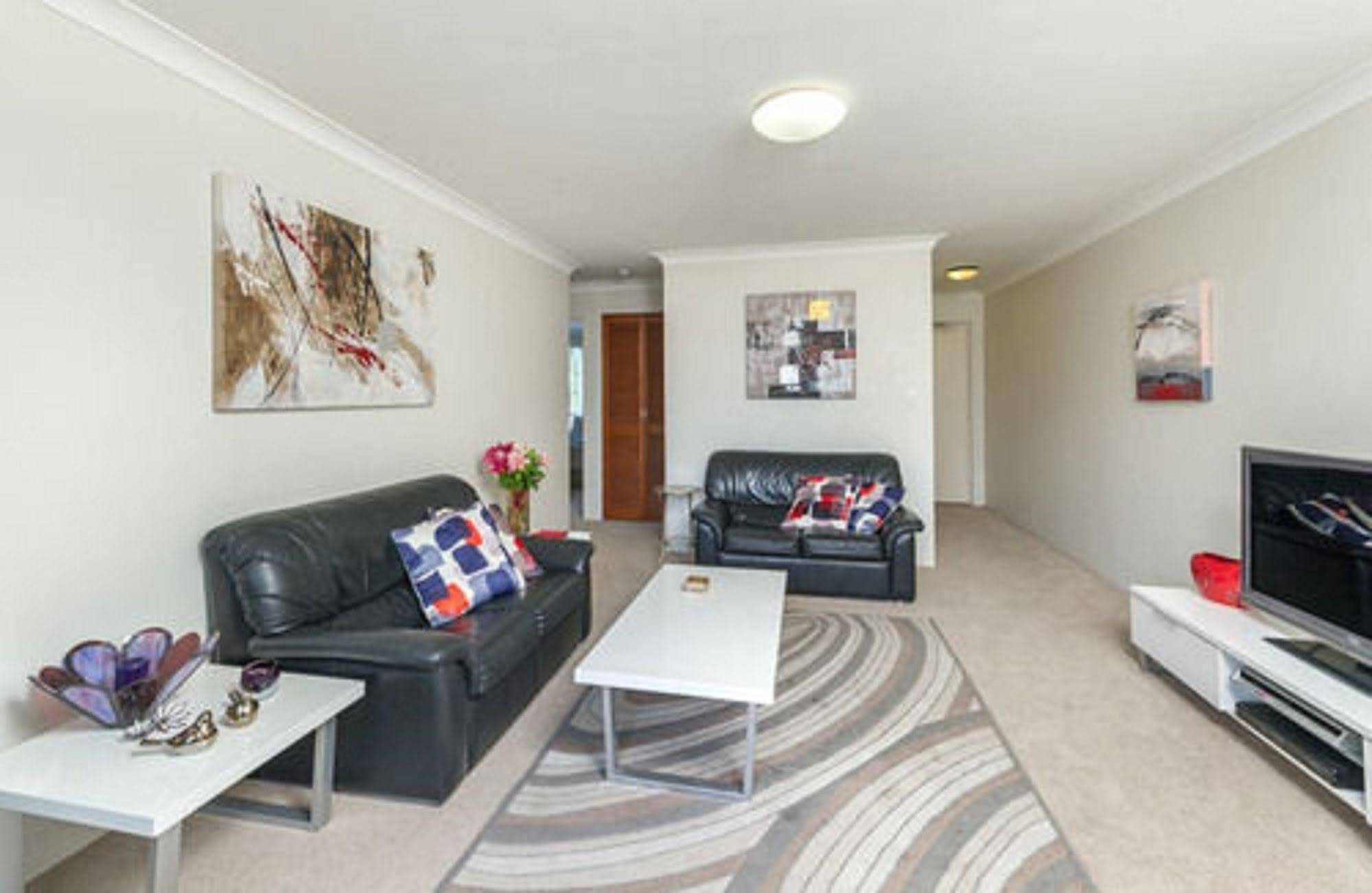 Ascot Budget Inn & Residences