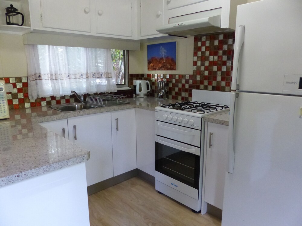 Lake Eacham Tourist Park & Self Contained Cabins