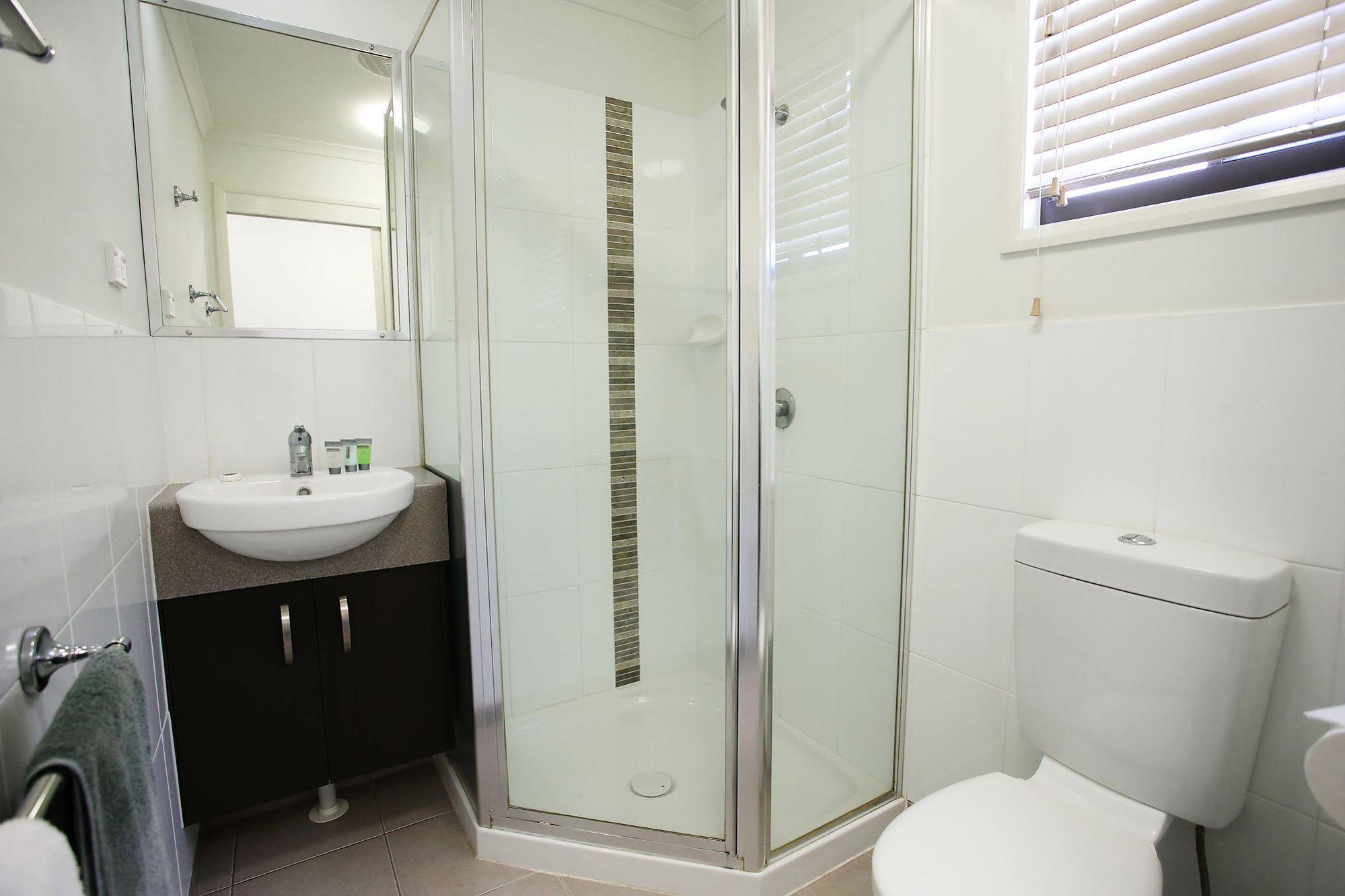 Rowes Bay Beachfront Holiday Park