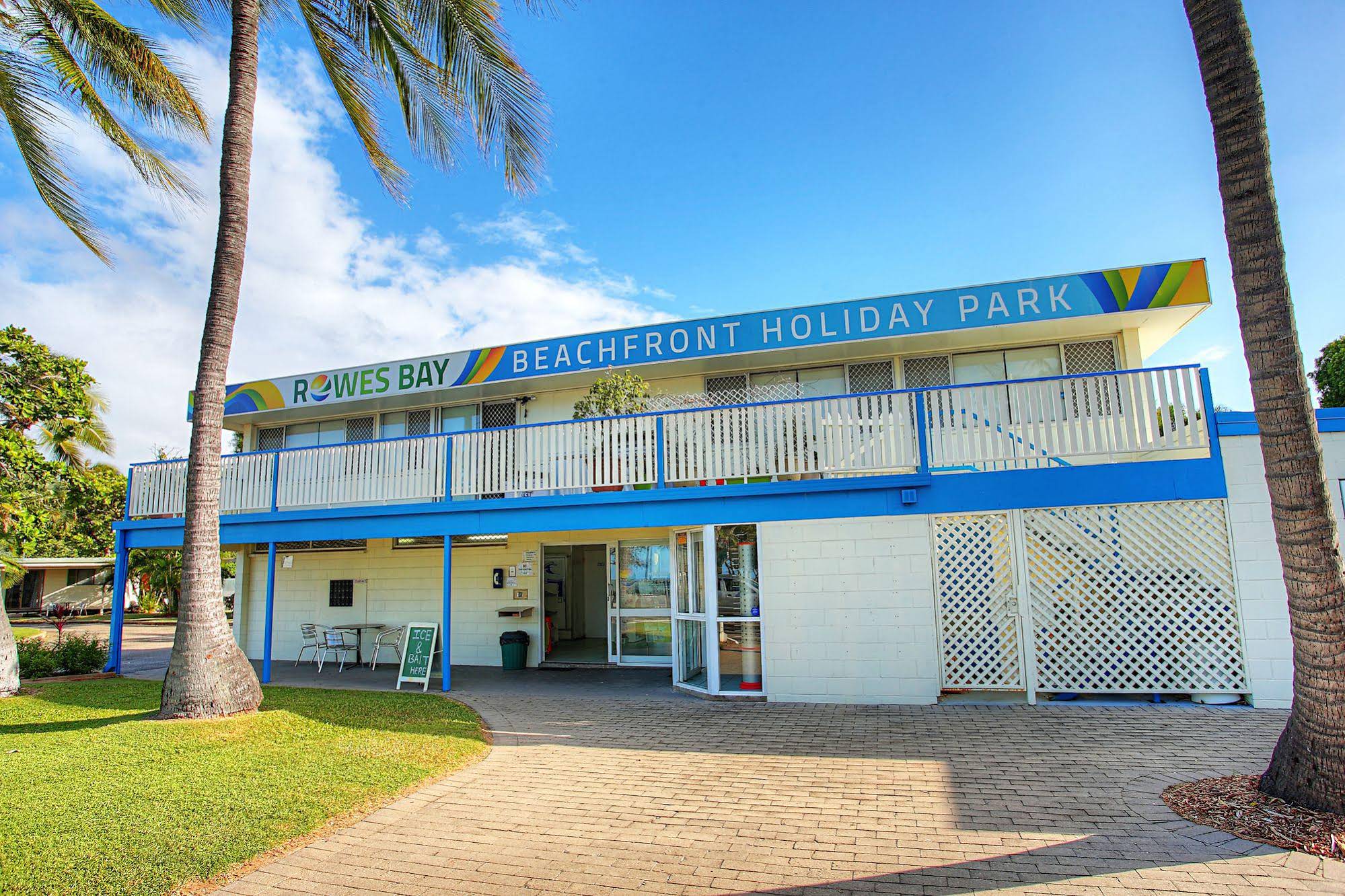 Rowes Bay Beachfront Holiday Park