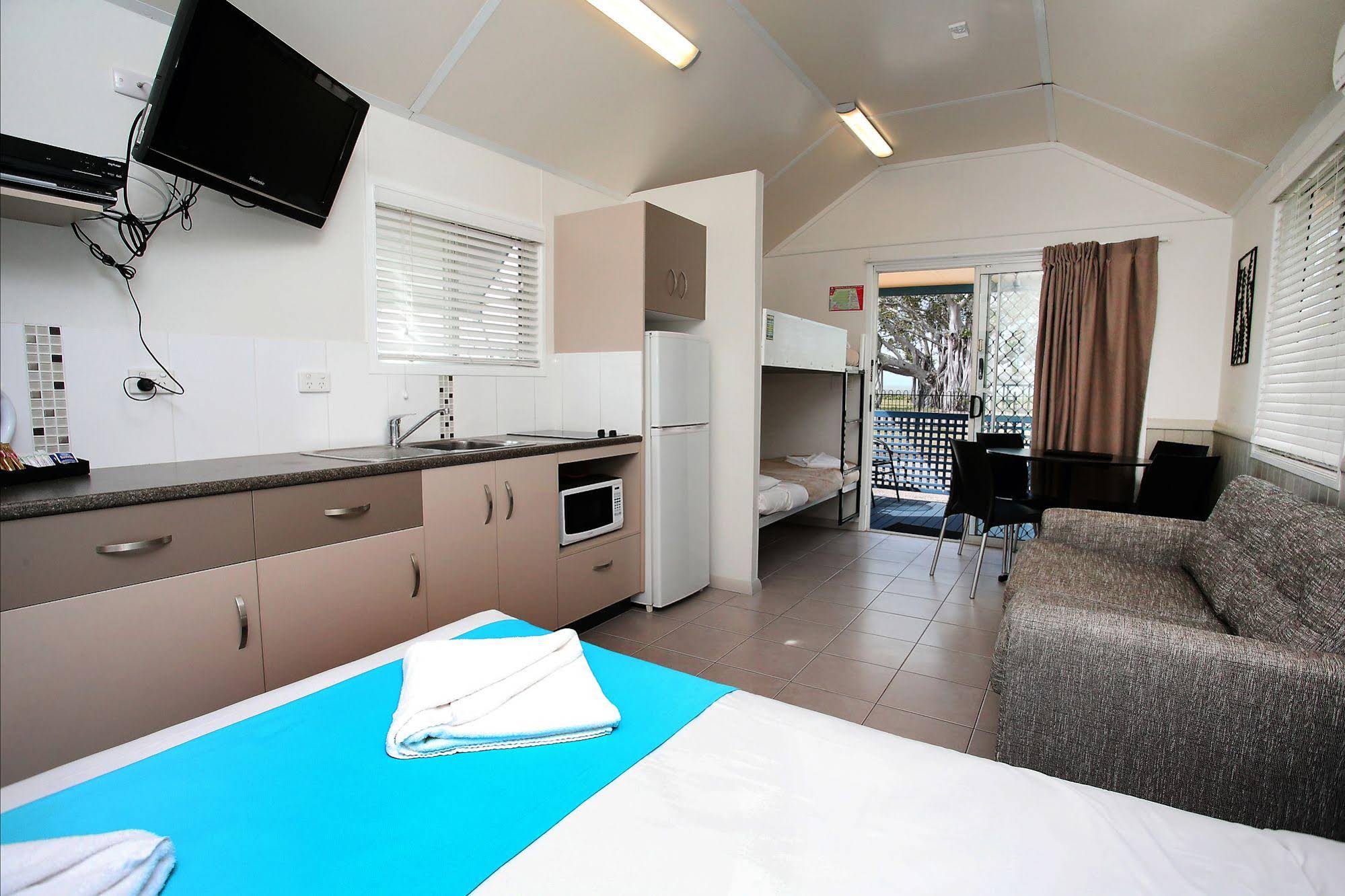 Rowes Bay Beachfront Holiday Park